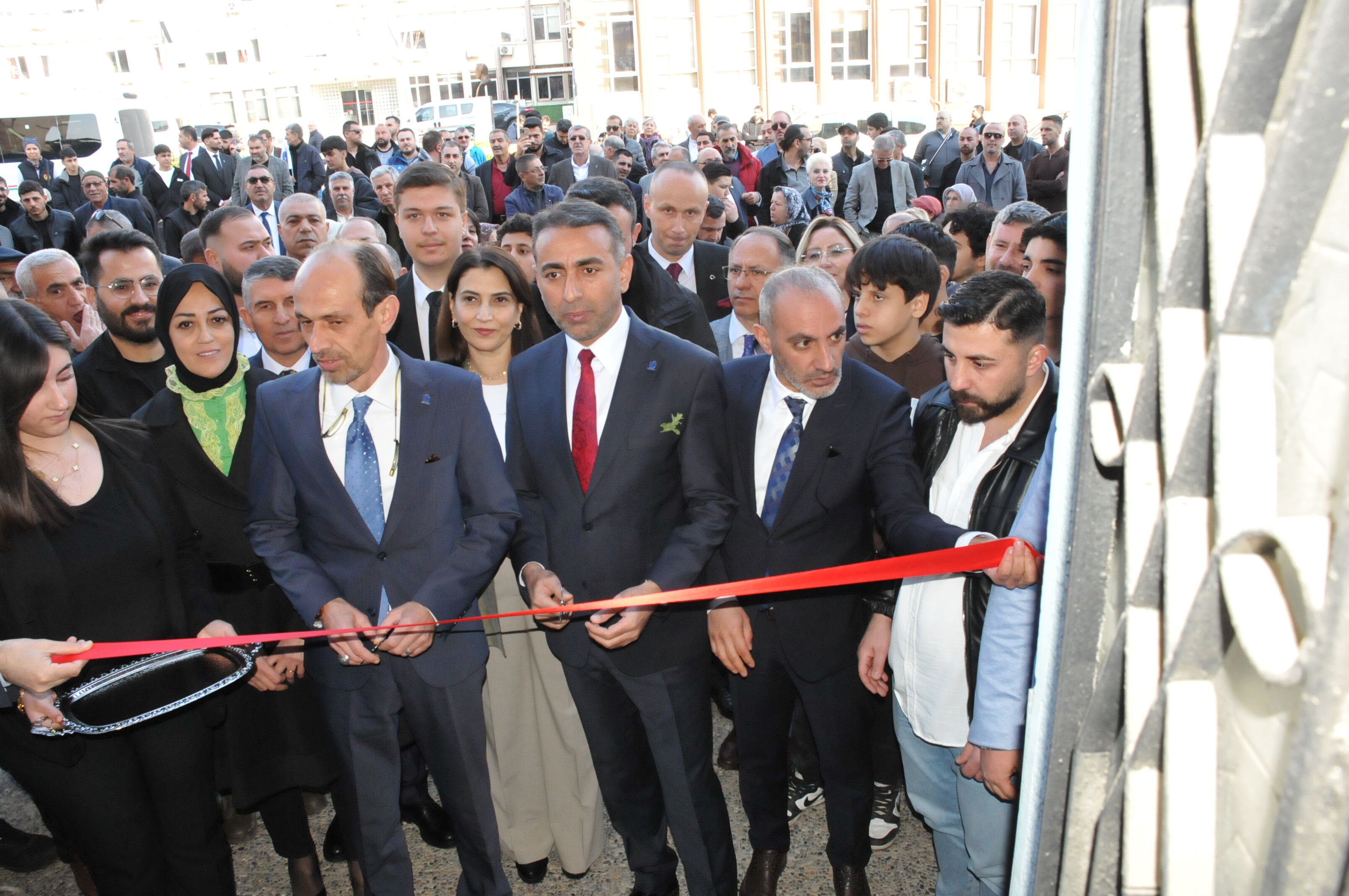 Esin Aydinda Parti Binasini Torenle Acti 643381 4Eb20E45E5B242E06F48502E03A74596