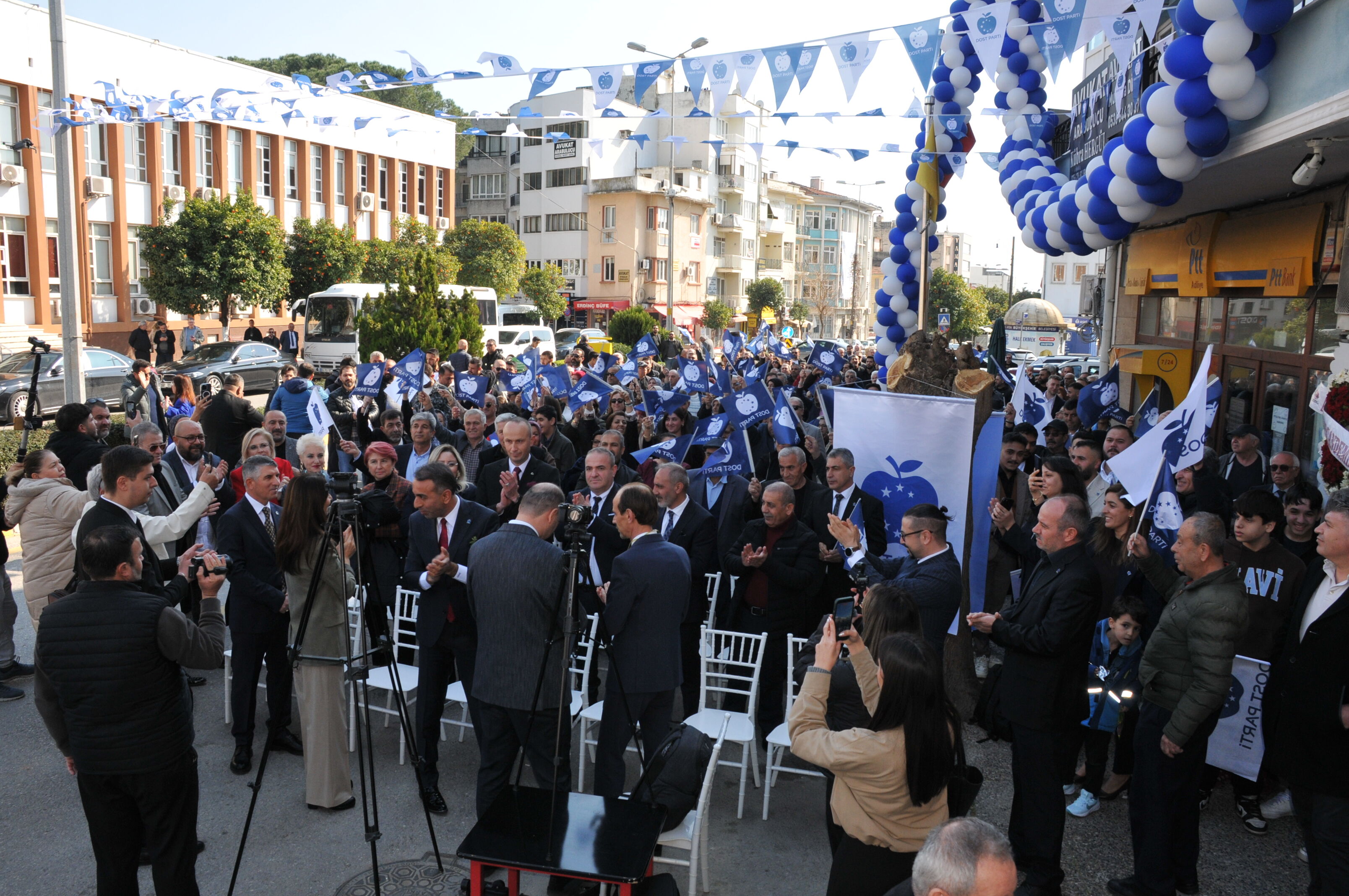 Esin Aydinda Parti Binasini Torenle Acti 643381 E38Bd88Fa889D70623A7F9190696F1B1