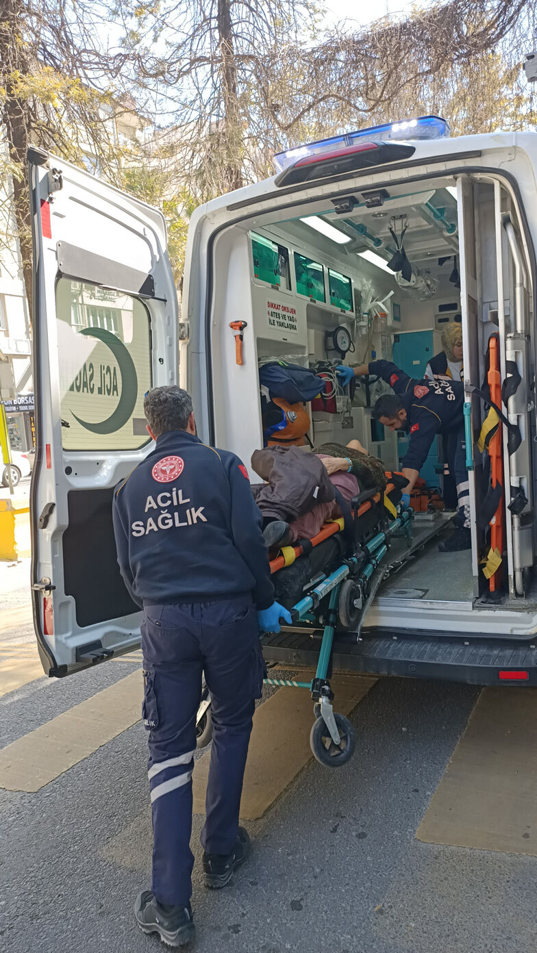 Evinde Dusen Yasli Kadini Itfaiye Ekipleri Kurtardi 643600 Ad0Bbb6058Bc2302Ca9517E98A969686