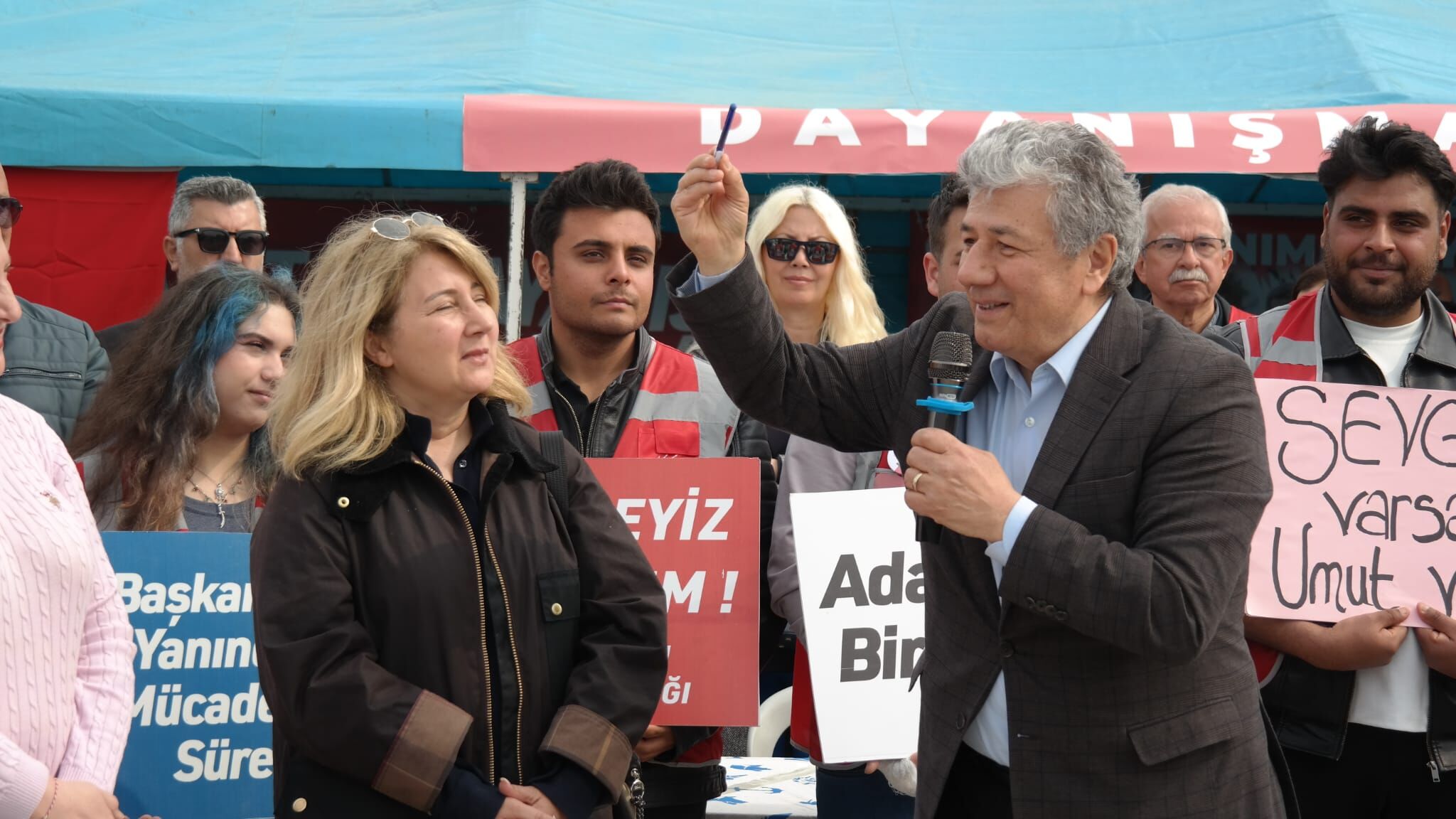 Gazeteci Balbay Baskan Gunele Destek Icin Kusadasinda 649576 E9D6C2090264821D13B3E3520Cb51Cdd