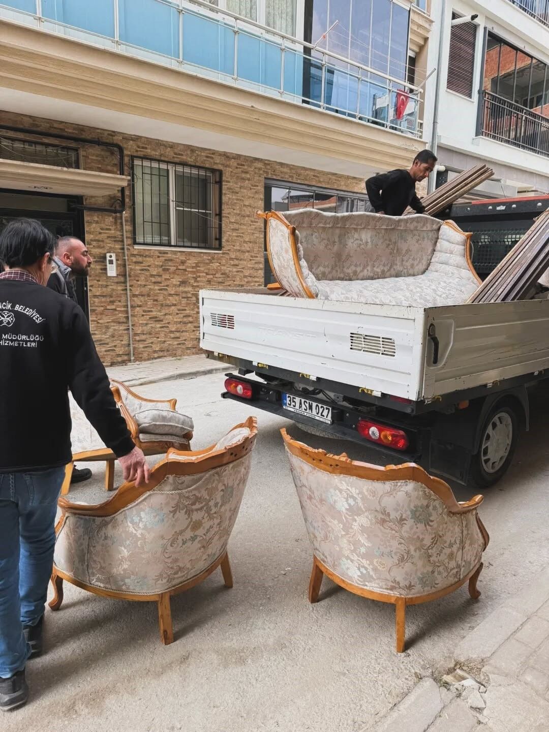 Germencik Belediyesinin Ihtiyac Sahiplerine Esya Destegi Suruyor Ba632593A27C2693Ce11050Cc2013B3E