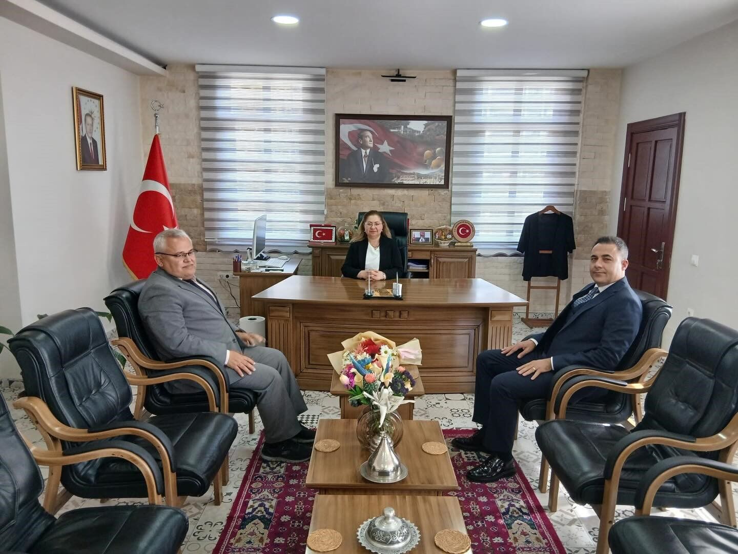 Germencik Kaymakami Dogrudan Saglik Calisanlarina Tesekkur Afe89D2A9E2Edc2F895F6D949919253B