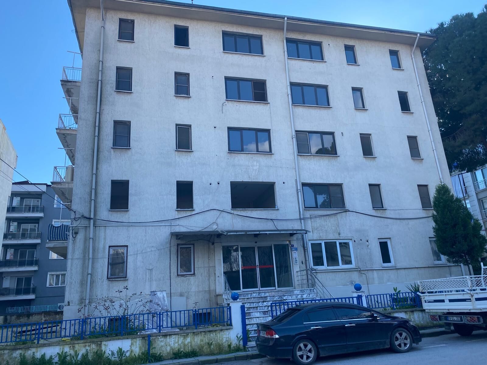 Germencik Tehlike Sacan Binadan Kurtuluyor 649380 46539D15Acd5570Baafe4B177385E86E