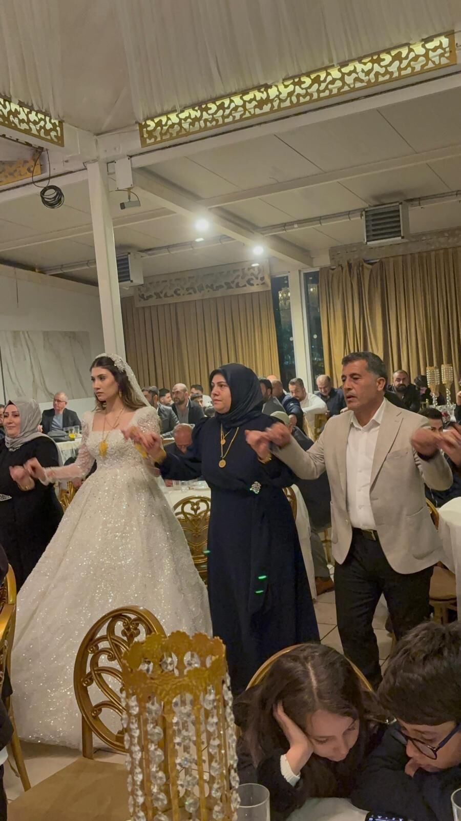 Germencikin Sevilen Is Insaninin Kizi Evlendi 650929 64Fbd73Ec14715B56Fae50Acbc26D656