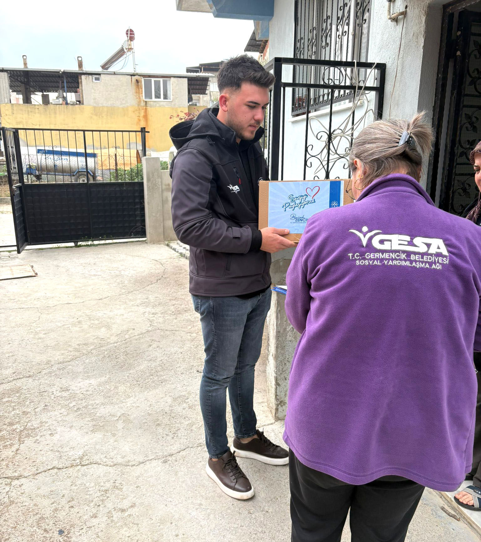 Germencikte Belediye Yil Boyunca Erzak Dagitacak 651325 5Fc6D8Ff2C1Ad22Bafebc20760963890