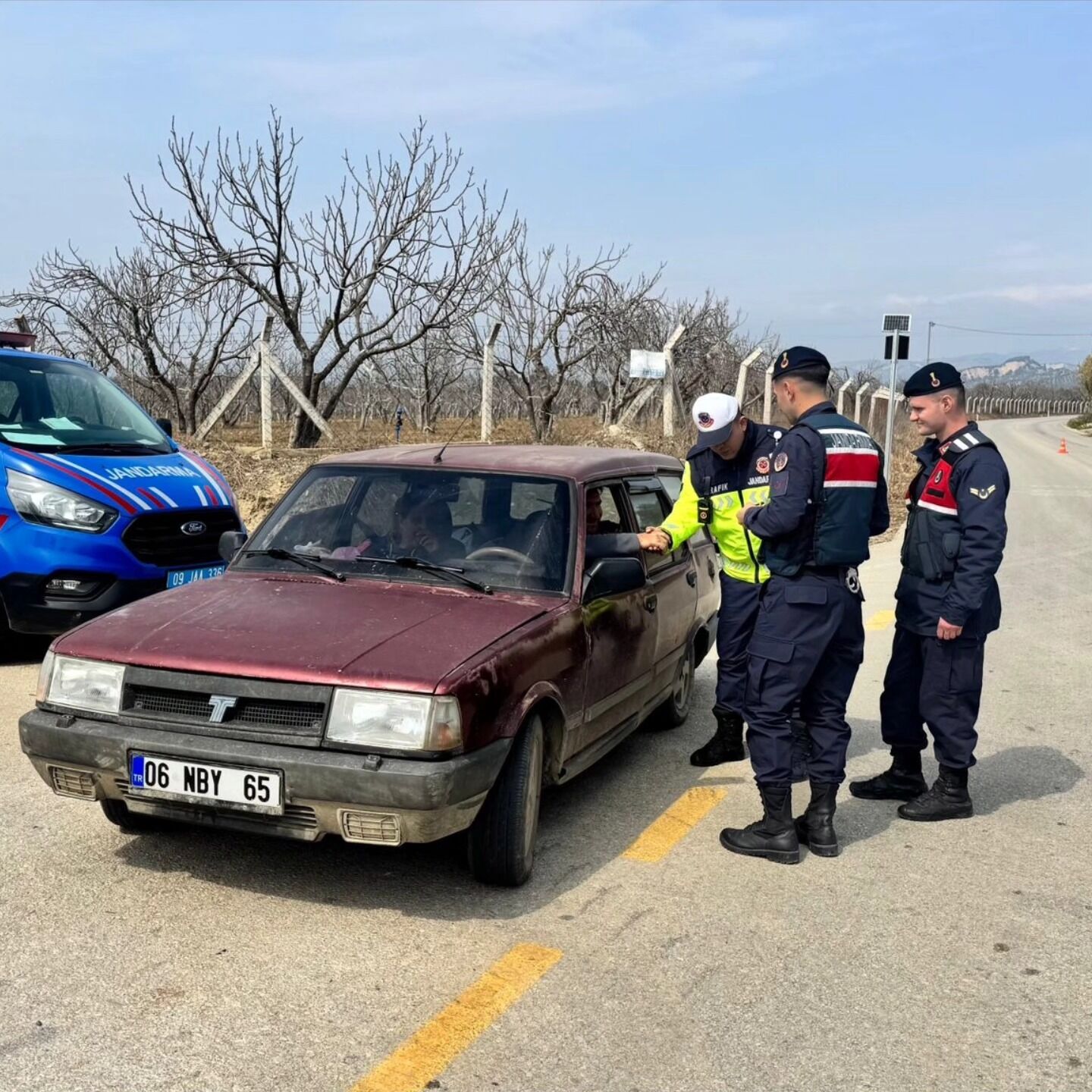 Germencikte Jandarmadan Kolonya Ve Sekerli Uygulama 648979 524F76A6E3025870E8Ab0Be4B5197011