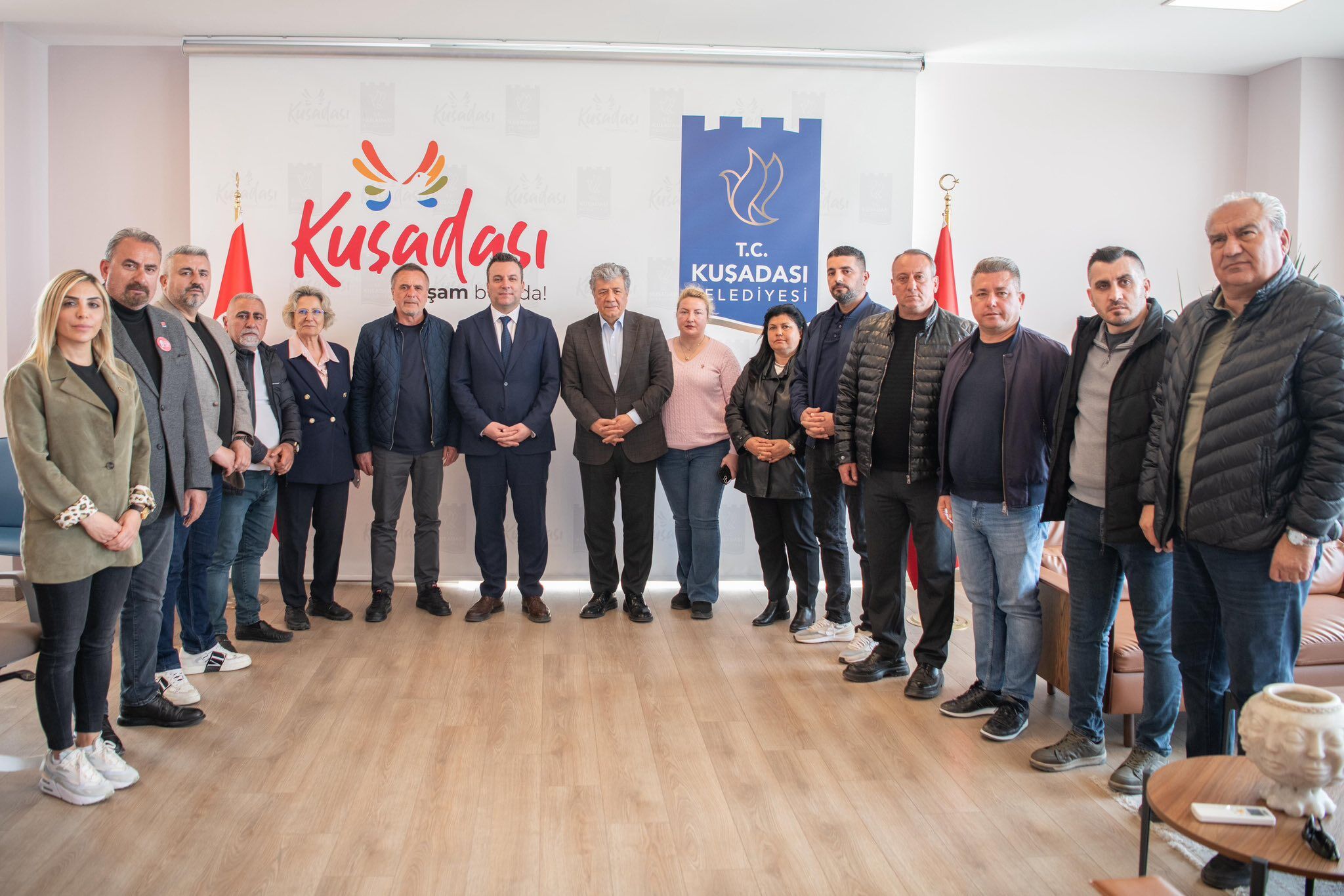 Gokmenden Demirtasa Hayirli Olsun Ziyareti 649771 B4232D983C34Eb1Ae5C49D4574300649