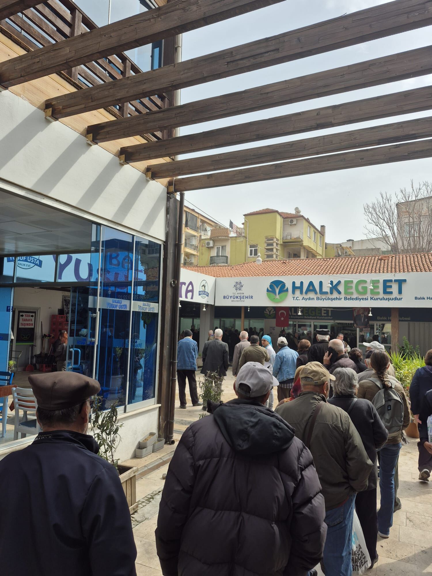 Halk Ege Et Subelerinde Uzun Kuyruklar Olustu Vatandas Akin Etti 648225 Fbdb092E06694Abde390A05515Fb84E4