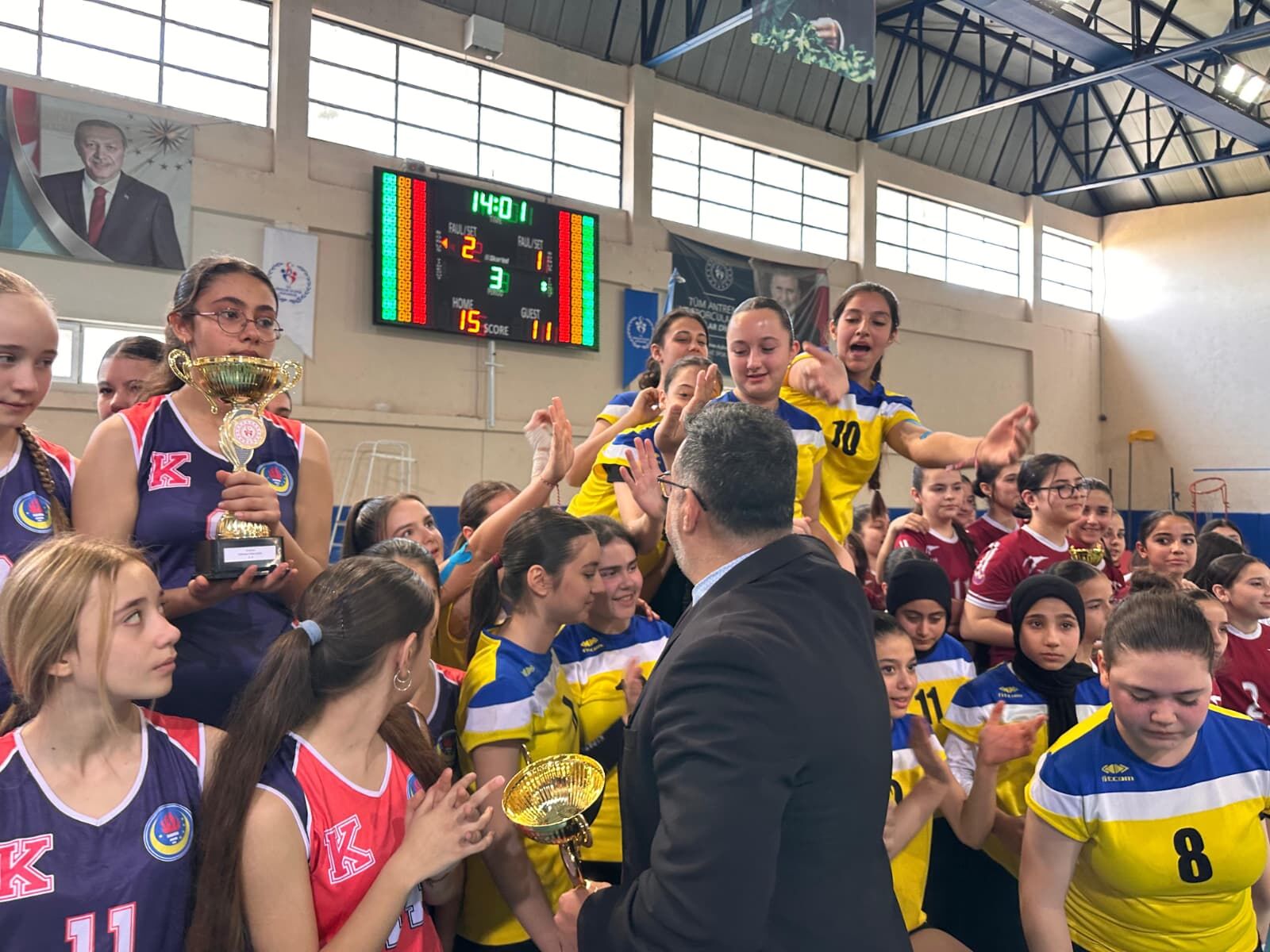 Incirliovada Voleybol Heyecani Sampiyon Cemal Gurbuz Atik Ortaokulu 644386 95445135E7688C220D527994Ec1B9Bbd