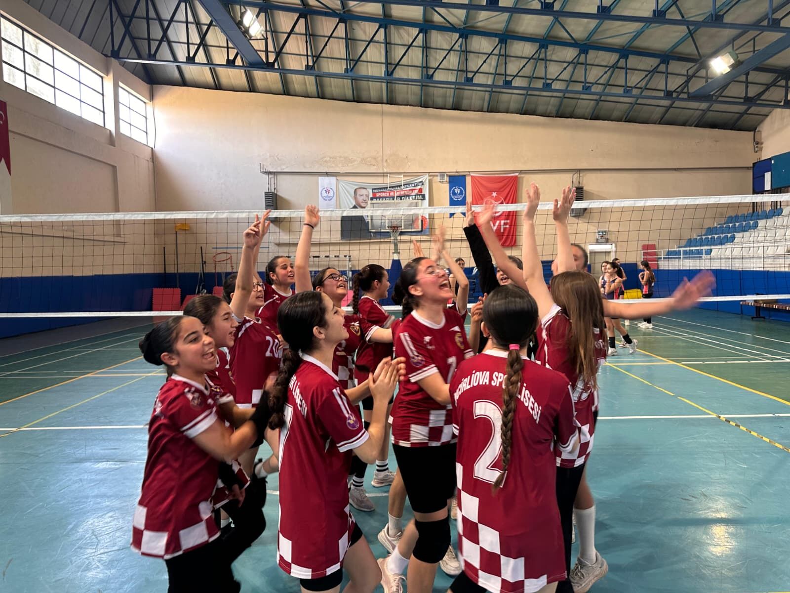 Incirliovada Voleybol Heyecani Sampiyon Cemal Gurbuz Atik Ortaokulu 644386 Ed2F94A7Ebd4F8Bbb1Faa9F42Dfe6F51
