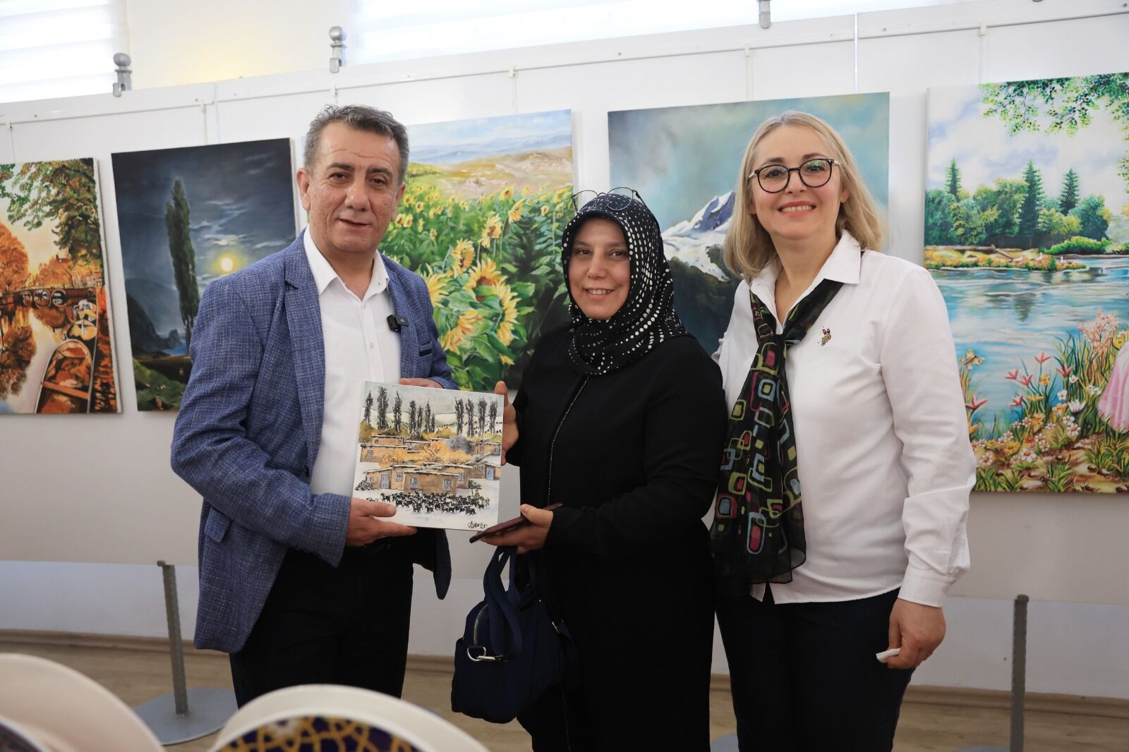 Kadinlarin Eserleri Buyuk Begeni Topladi Baskan Yetiskin Yalniz Birakmadi 650142 Be0440C876E1B502E8063Af657F1E184