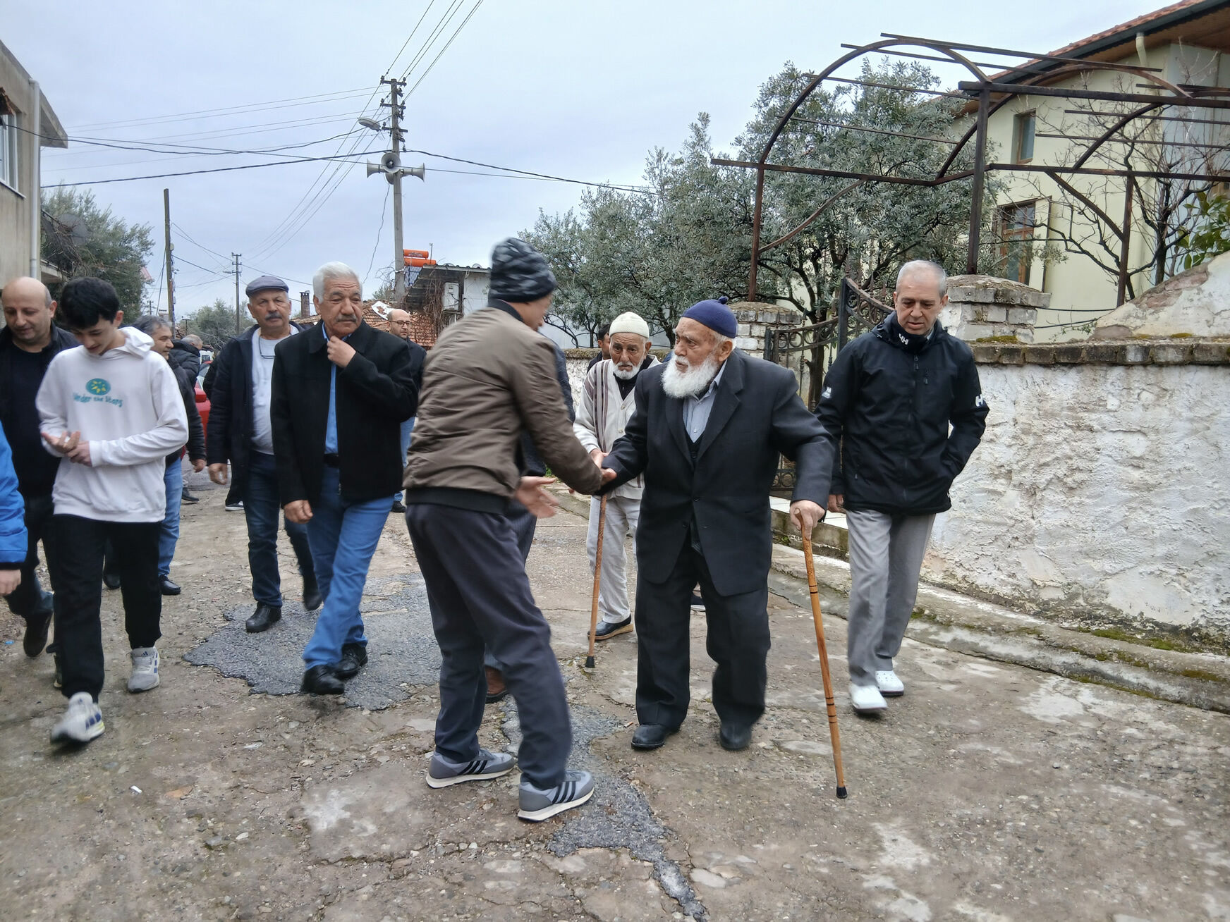 Karacasuda 211 Yillik Camide Bayramlasma Gelenegi 648694 01915D72Cea84A355B84Bd5Ff463A23F