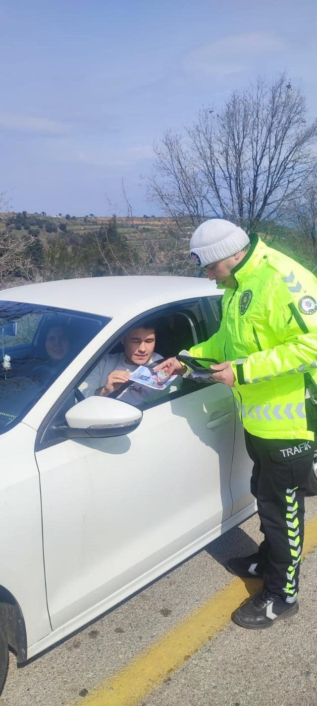 Karacasuda Bayramda Trafik Ekipleri Sahada C498D4E147560D904E6229Cb23220278