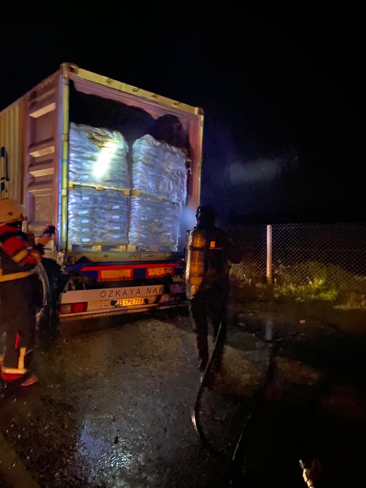 Karacasuda Tehlikeli Anlar Kimyevi Malzeme Yuklu Tirda Yangin Cikti 645421 0F6Bed979D9Ad55760059Da2D480A9B7