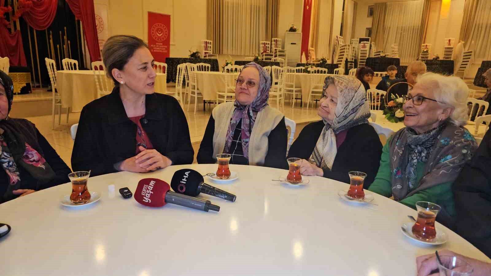 Kaymakam Kan Huzurevi Sakinlerini Iftarda Agirladi D10Bd7288663Cc8Ec8Af9A299A3923C6