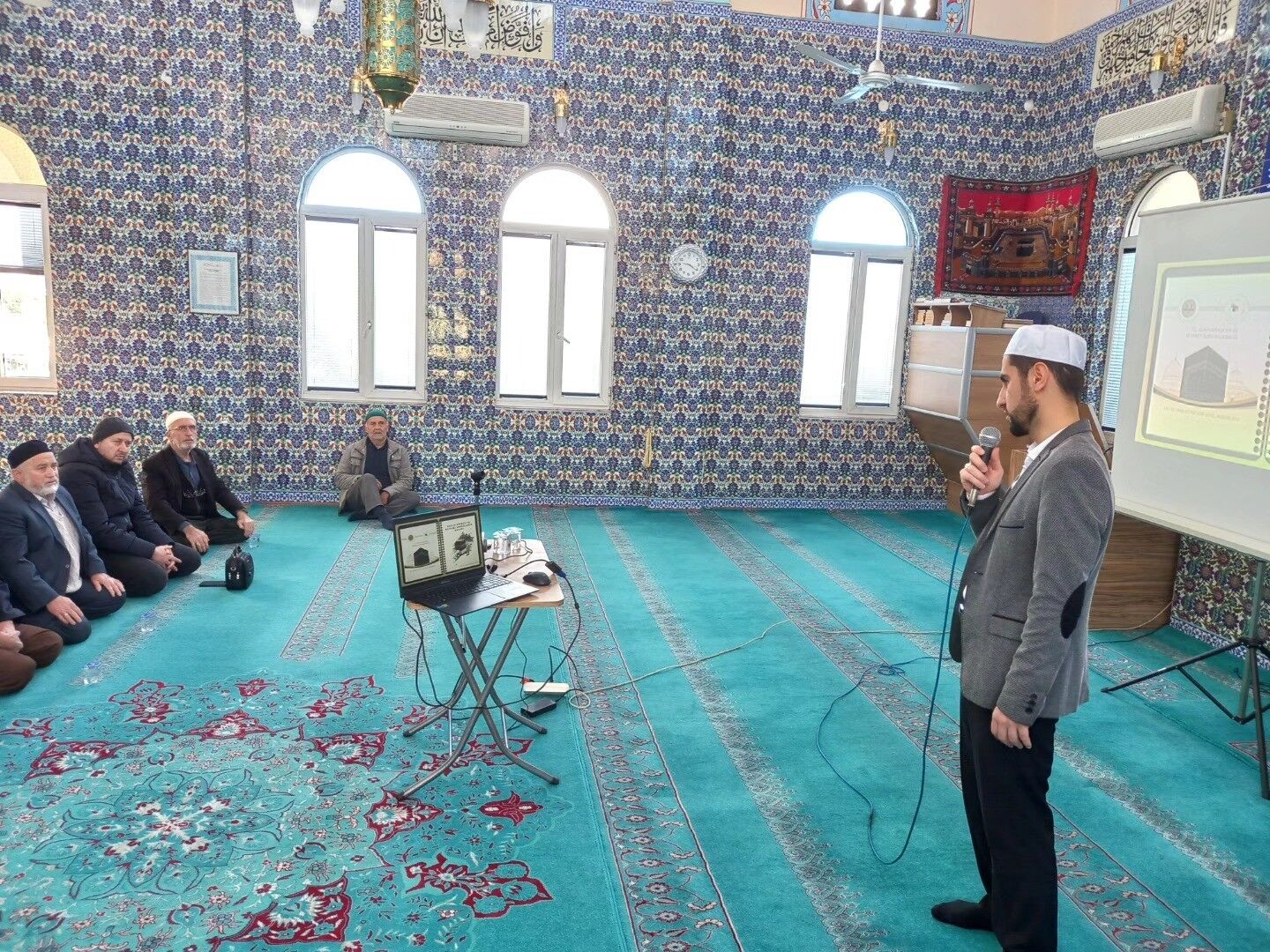 Koskte Hac Yolcularina Hazirlik Semineri Verildi 22A5158Bce344024C8A6878Cf6B5A952