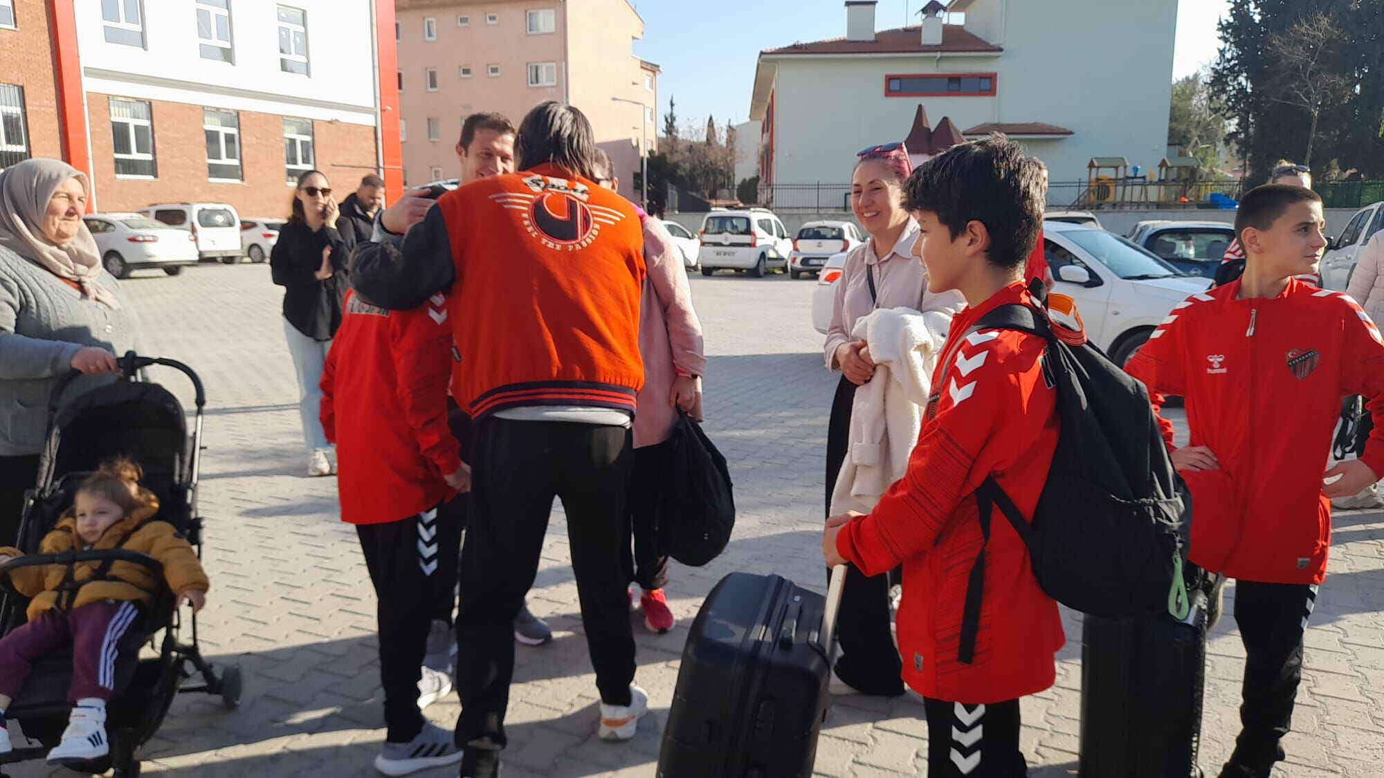 Kucukadaspor Kafilesi Kusadasinda Aileleriyle Kavustu 645764 58D81224D3481F558223Ee03F4F7808F