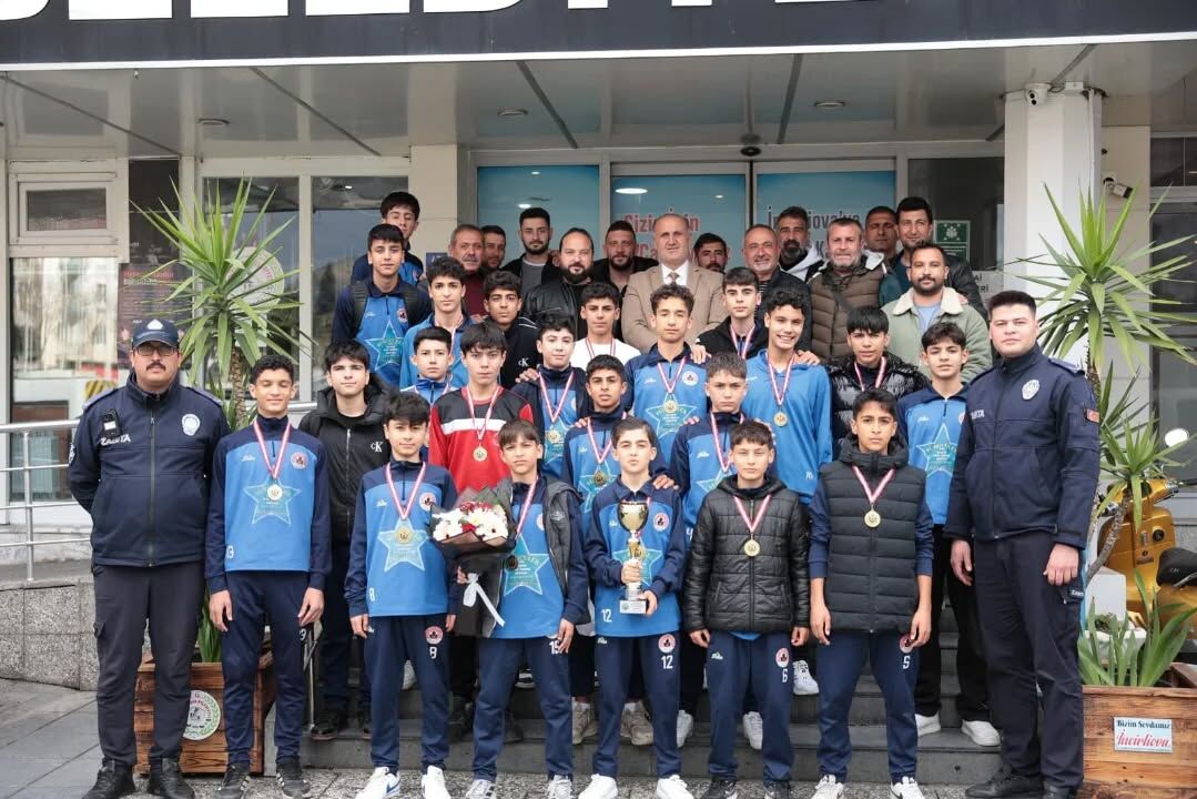 Kupayi Alip Baskan Kayayi Ziyaret Ettiler 651311 44340D47C07A2Ca575B4De5D7Fc64C74