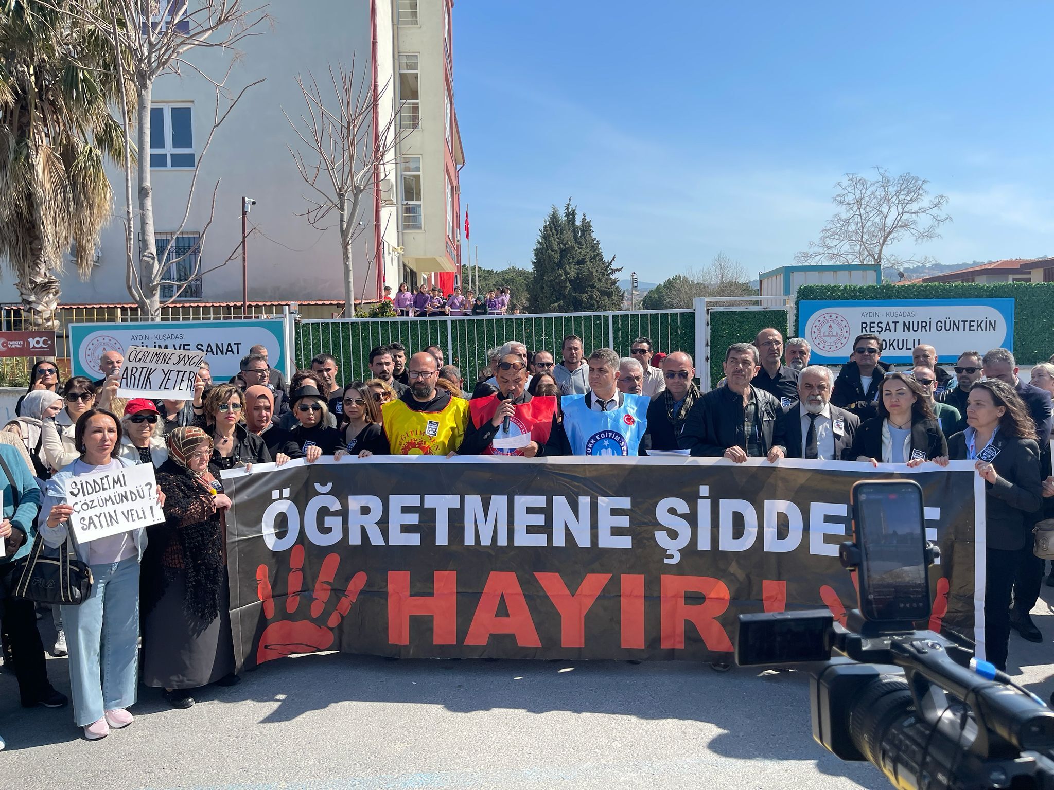 Kuşadası eğitim camiası 'Okullarda şiddet'e dur dedi