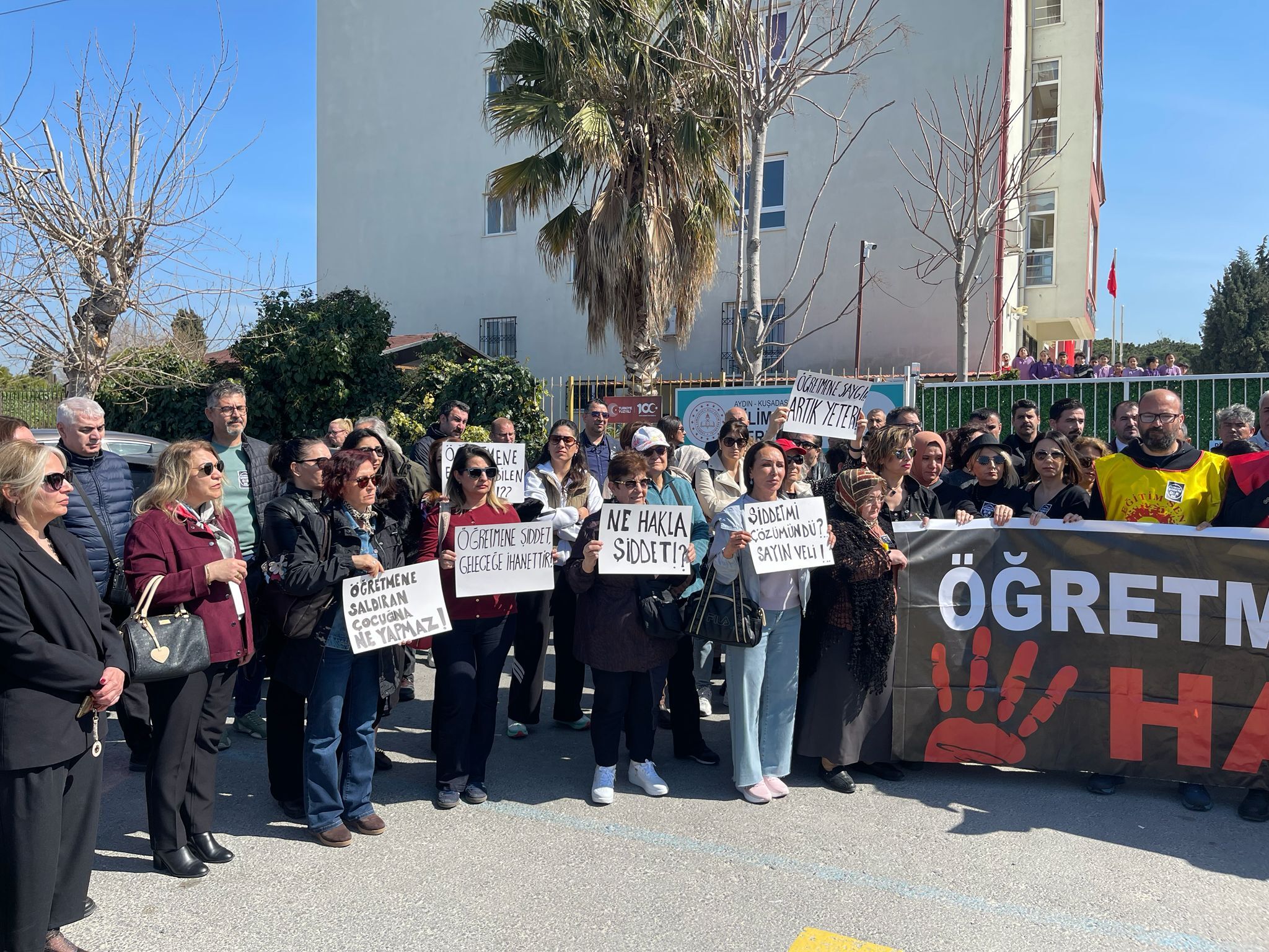 Kusadasi Egitim Camiasi Okullarda Siddete Dur Dedi 646642 B73Ed1E3501A03F713C073C0Cd8B0Cf0