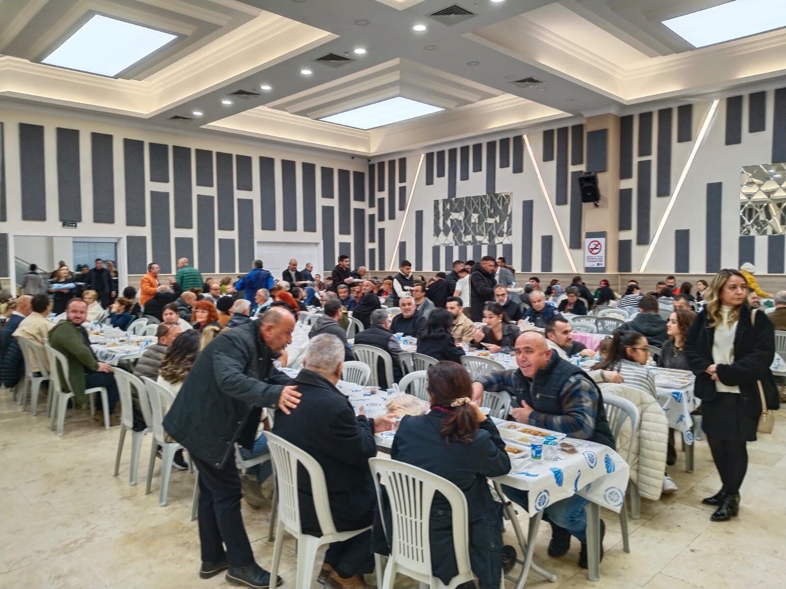 Kusadasi Esnafi Ramazan Bereketini Gonul Sofrasinda Paylasti 644292 13Ad362758Fe1F3Fcb32Bbef65Da0D09