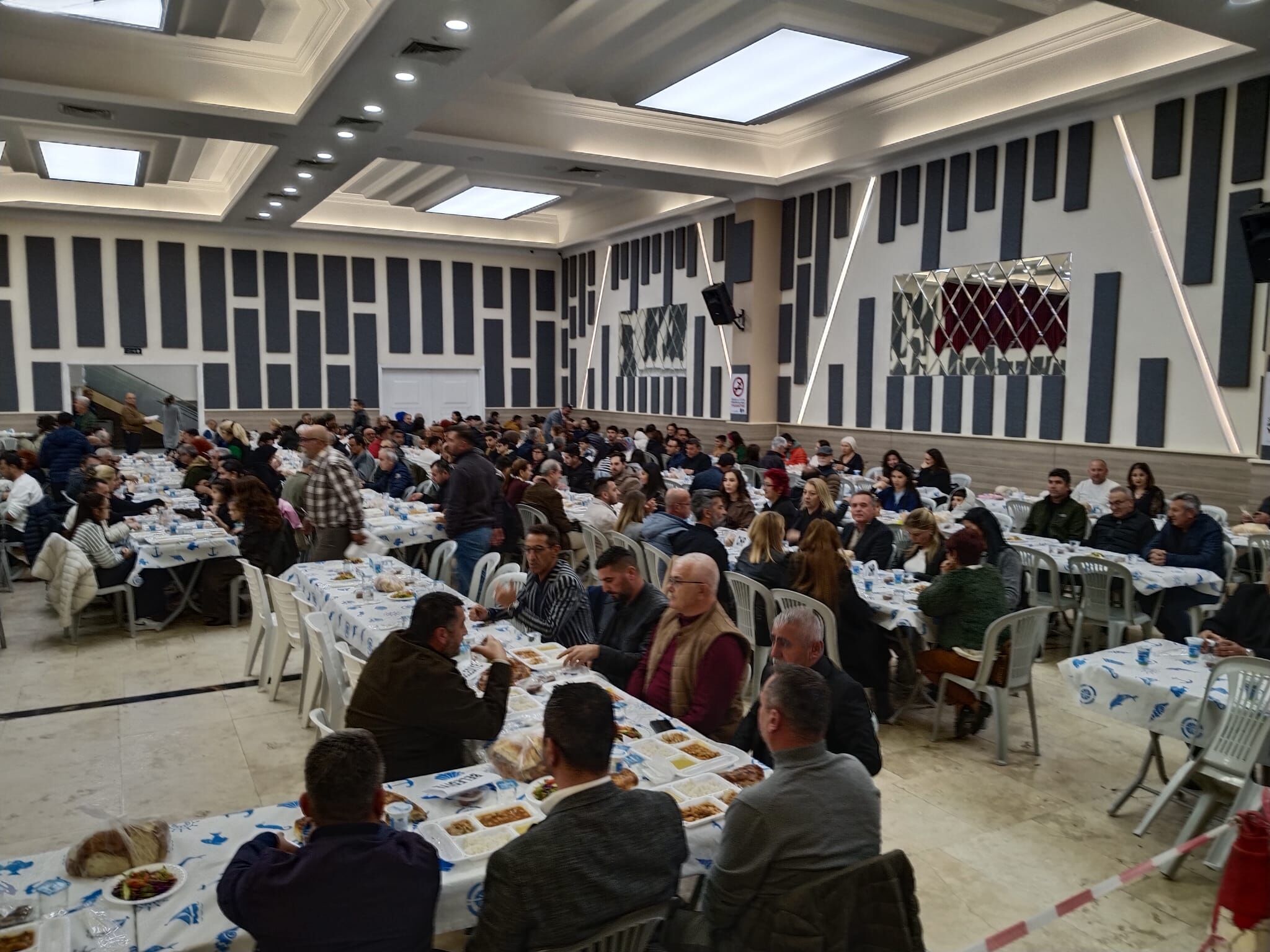 Kusadasi Esnafi Ramazan Bereketini Gonul Sofrasinda Paylasti 644292 8A0046Bcddb1A04Ee8Cb731722Aa840C