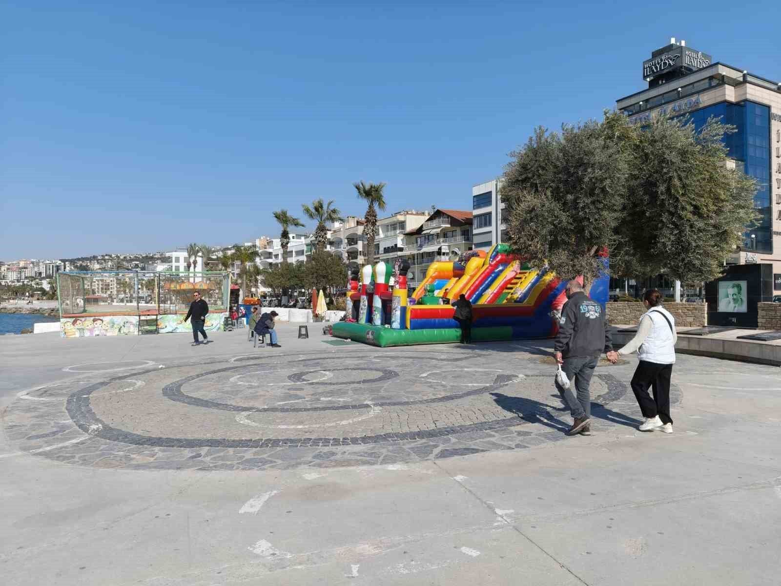 Kusadasi Mart Ayinda Yazi Yasadi 9E264287033B3B8Fc652968418523363