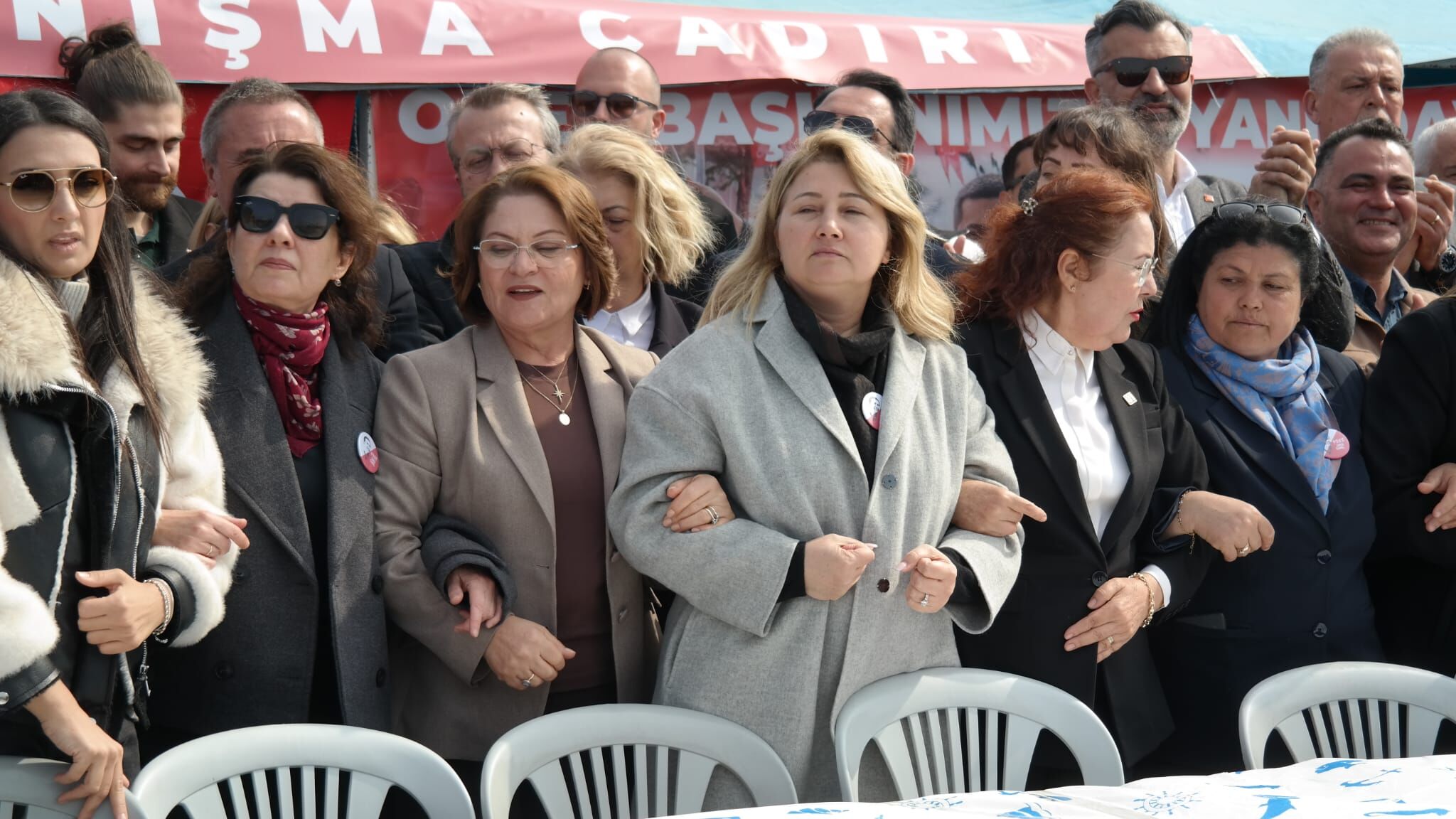 Kusadasi Ve Aydin Adalet Ve Dayanisma Cadirinda Bulustu 648657 D74D166Ae1B283A82E44Dcb5E5A89F86