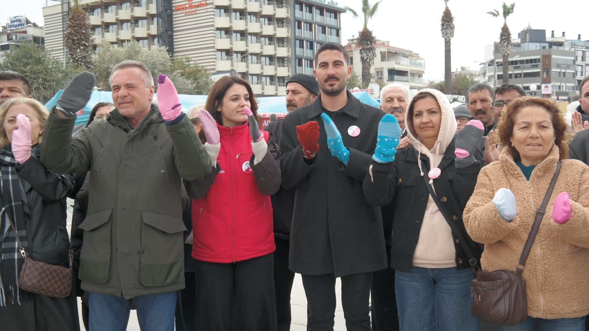 Kusadasinda 1 Farkla Renkli Kutlama 648909 931B8920Cd323F8039B48F2Df0619Bfd