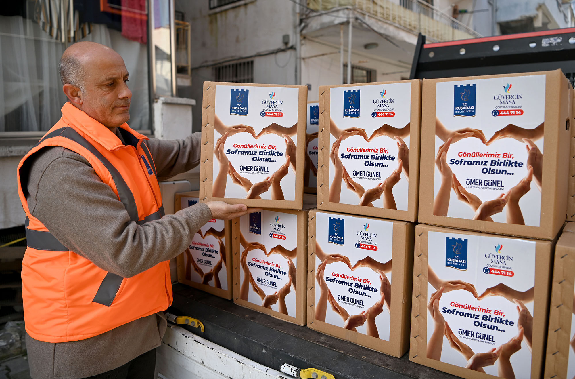 Kusadasinda Gonuller Bir Sofralar Bir 644496 329054E621A9Ec951781B8F14427C73E