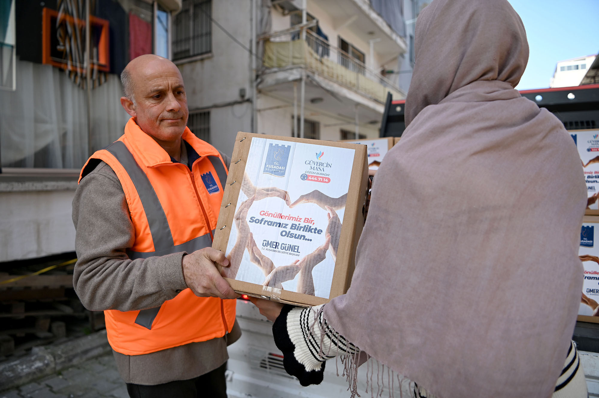 Kusadasinda Gonuller Bir Sofralar Bir 644496 C6Fd7Cb694B120Cb616Bf61825D0D949