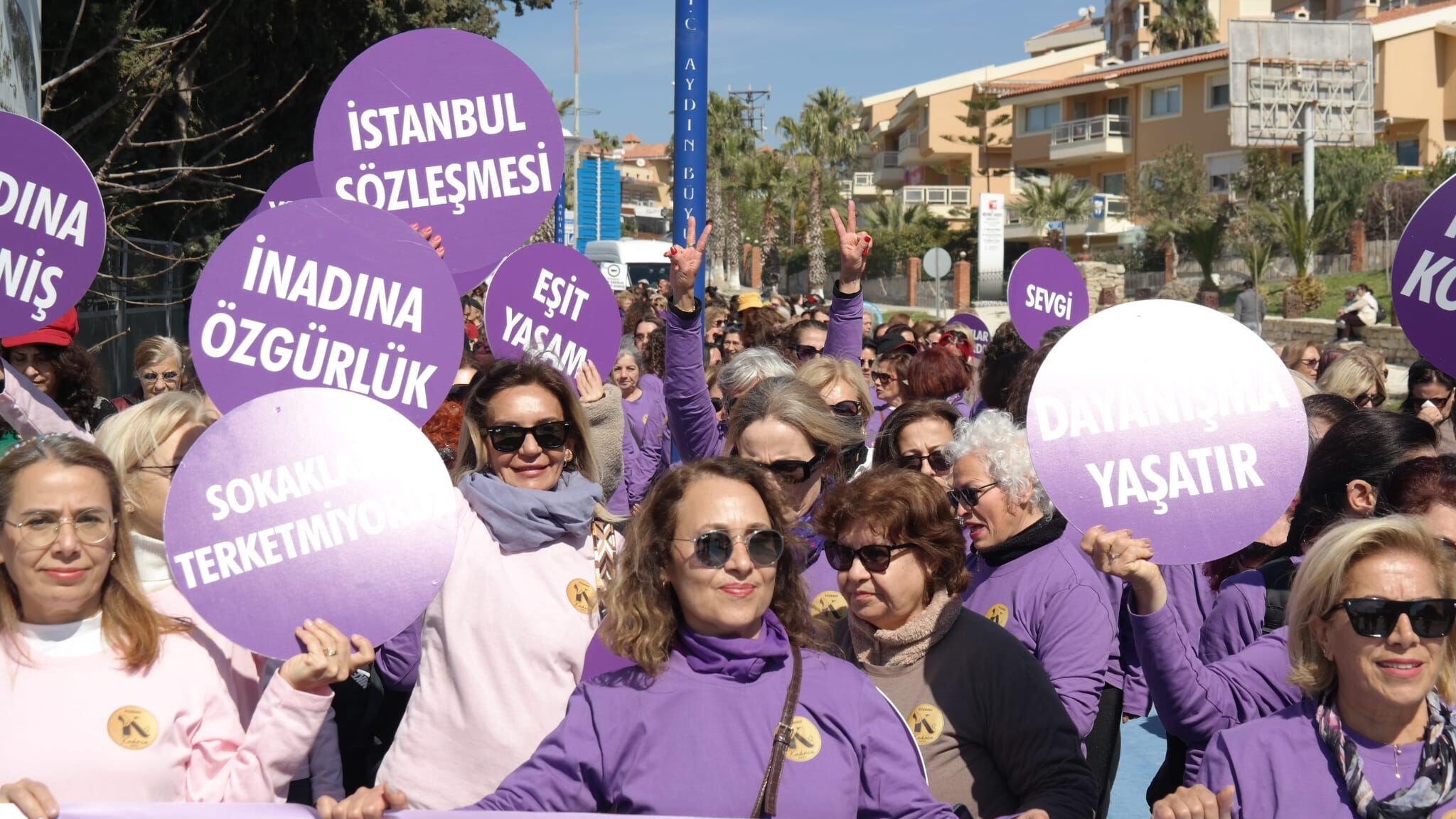 Kusadasinda Kadinlar Tek Yurek Oldu 645362 23F9Defcc3F56621F1781Ea94D42D0C0