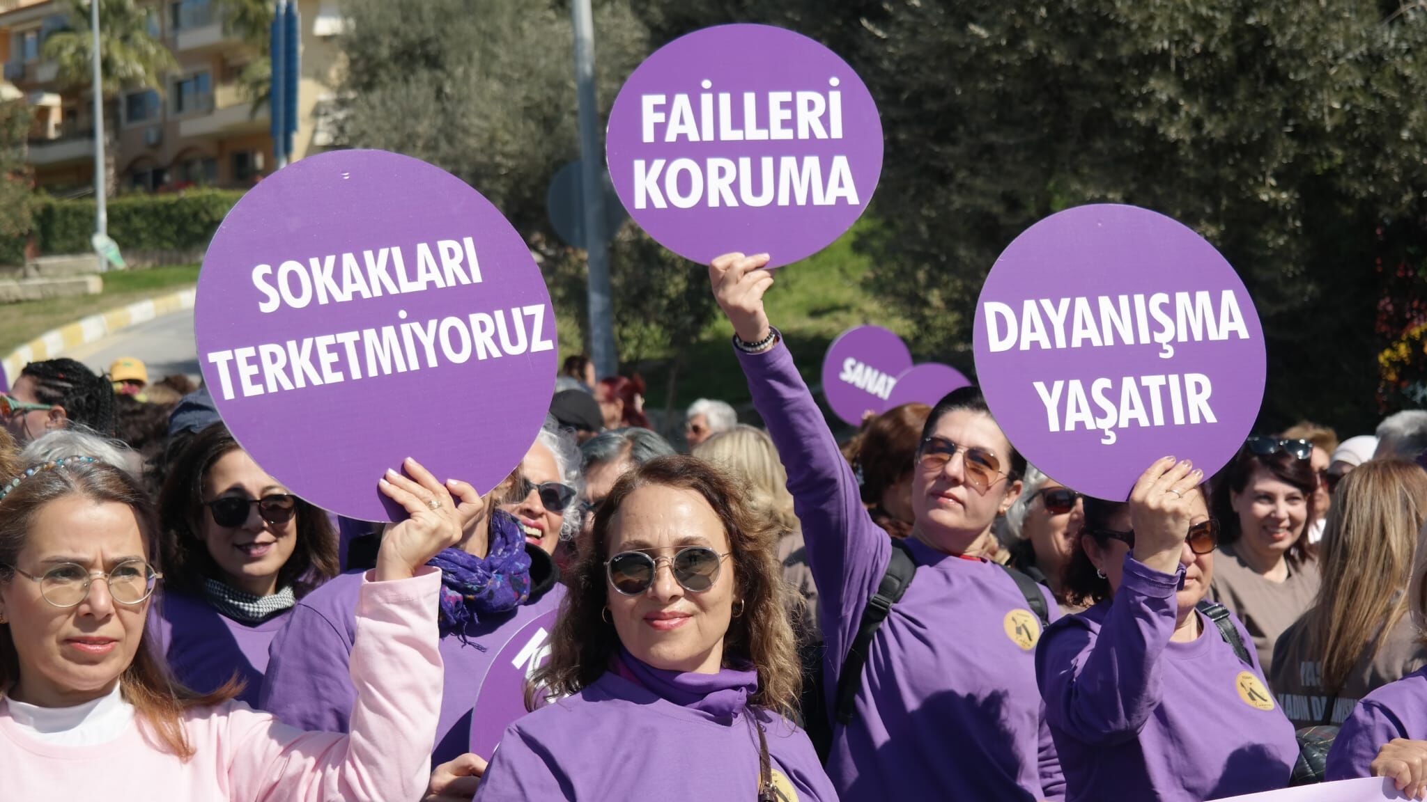 Kusadasinda Kadinlar Tek Yurek Oldu 645362 3B1C7E49Daeb841E259260790911Aeb7