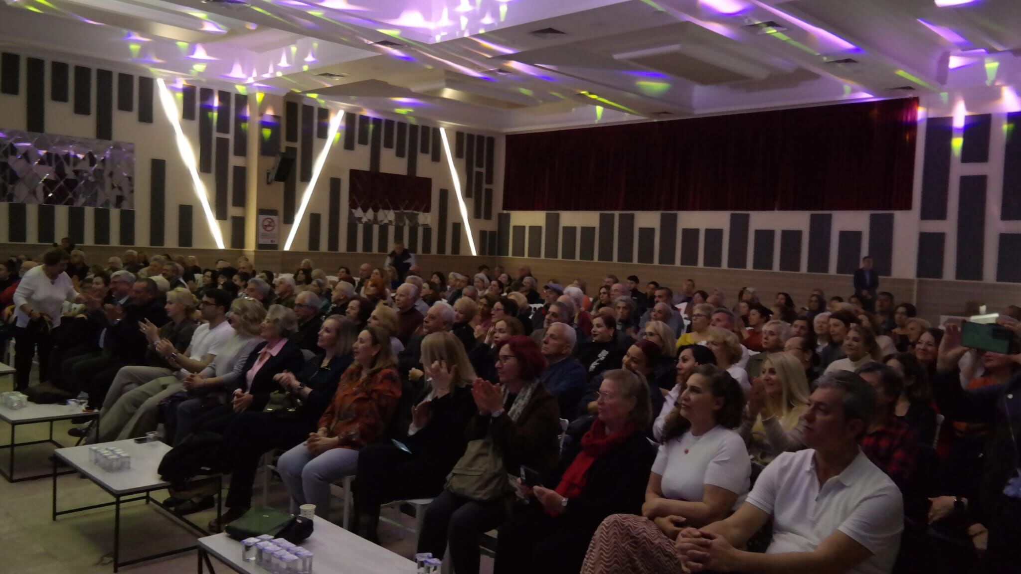 Kusadasinda Notalar Kadinlar Icin Yukseldi 644878 78A29Bf9036A4549C6199E35A478C753