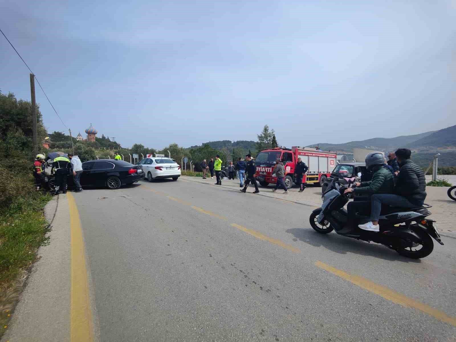 Kusadasinda Otomobil Ile Elektrikli Arac Kafa Kafaya Carpisti 4 Yarali 8899910071Cf033Dc2D713093A3E18Cf