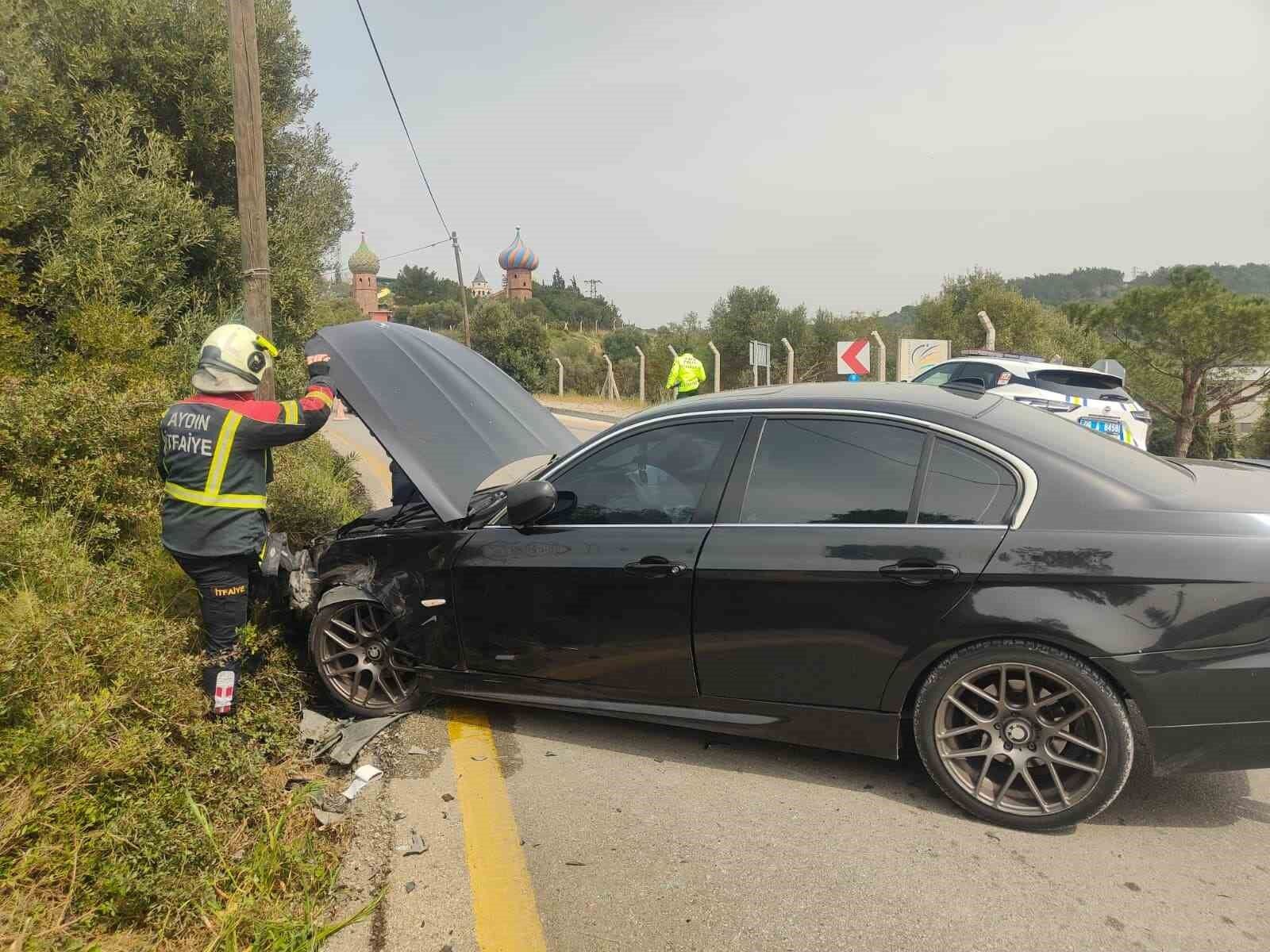 Kusadasinda Otomobil Ile Elektrikli Arac Kafa Kafaya Carpisti 4 Yarali F0122E72118B194Feaafcceab5270Ff3