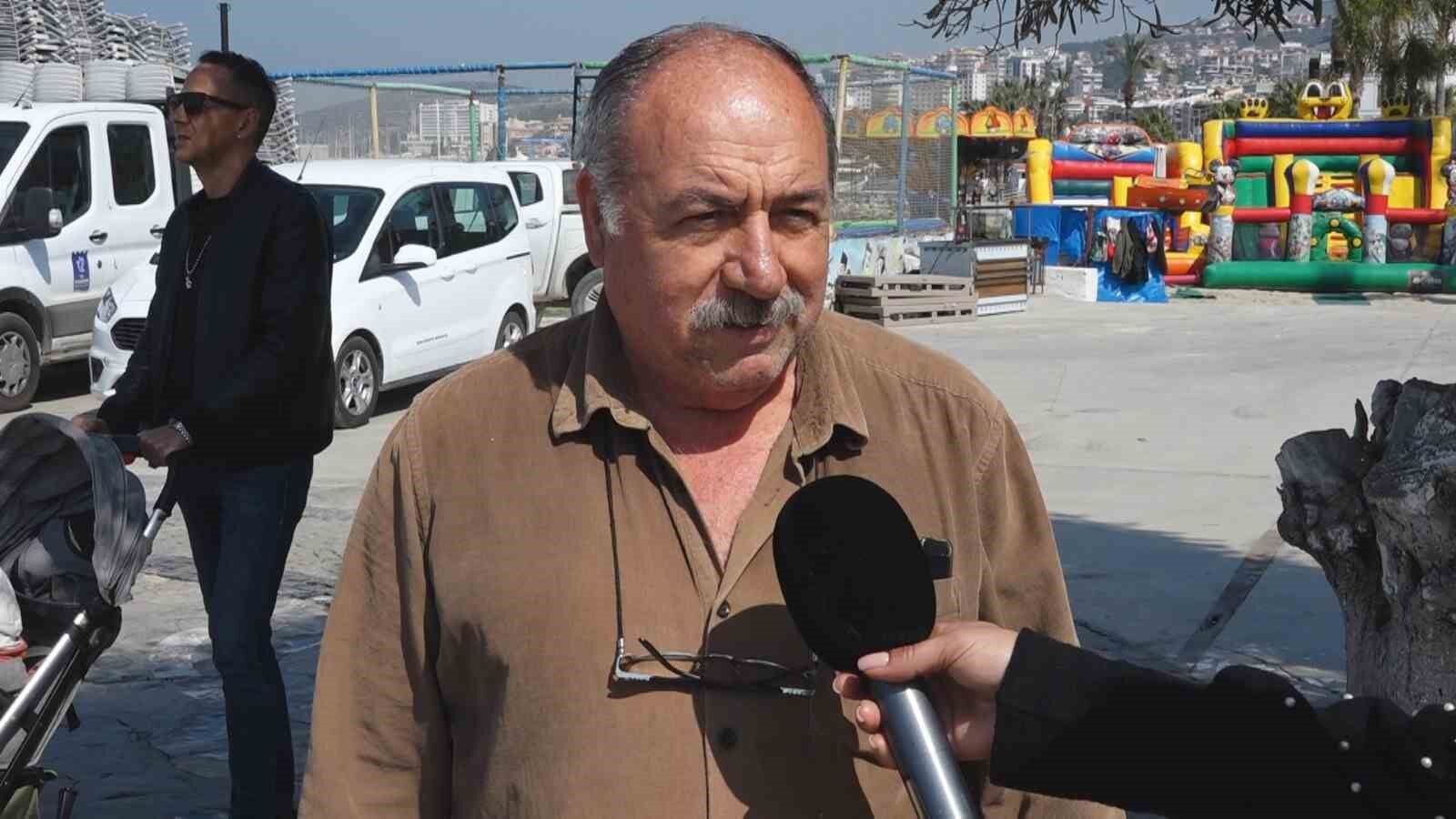 Kusadasinda Vatandaslardan Baskan Gunele Destek Cb5F2Cf7D135F17894E45Ab889Dce997