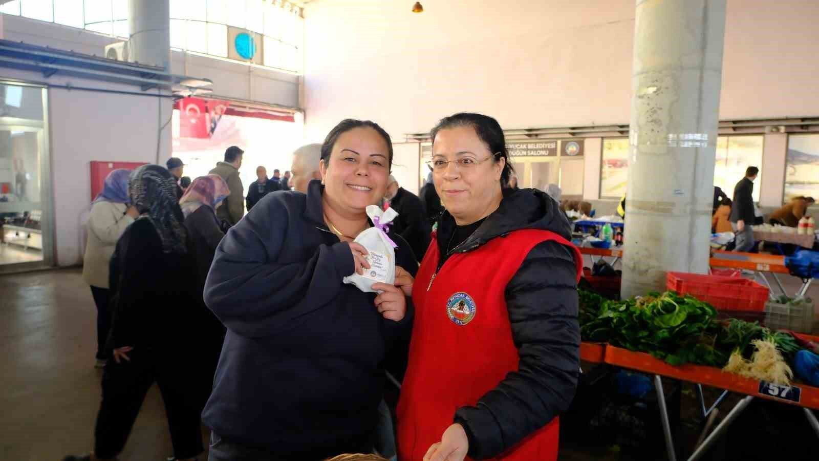 Kuyucak Belediyesinden Kadinlara 8 Mart Surprizi 32Ca0Acac752441C1B95Ece0E23E3389