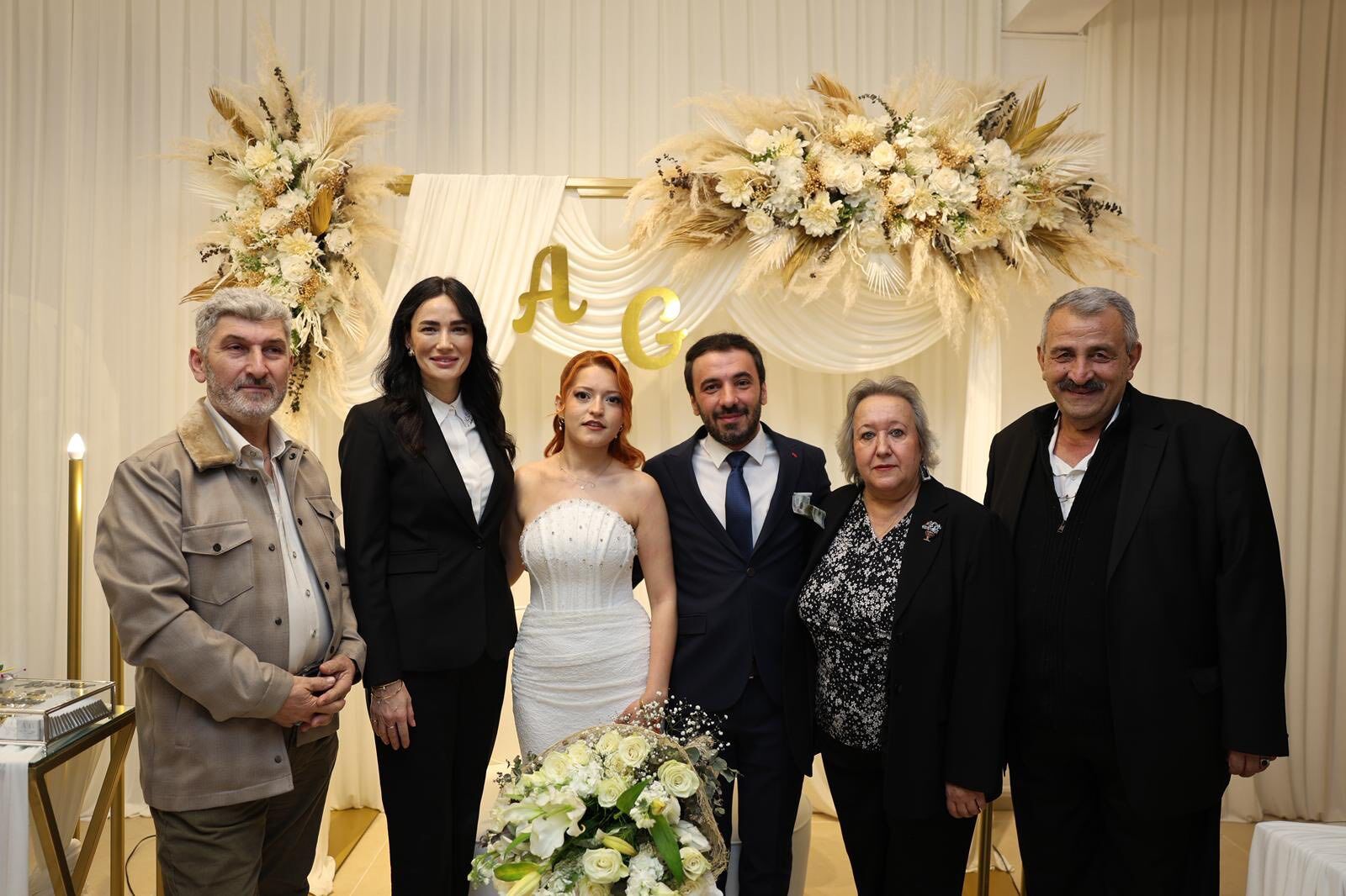 Matematik Ogretmeni Ciftin Nisan Kurdelesini Milletvekili Saribas Kesti 648969 7F15B0C3B7B723C938423Fb55Cc1572E