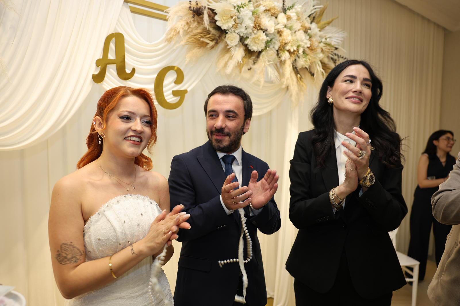 Matematik Ogretmeni Ciftin Nisan Kurdelesini Milletvekili Saribas Kesti 648969 E66E7Bff1921D4346154A514D3F41B0E