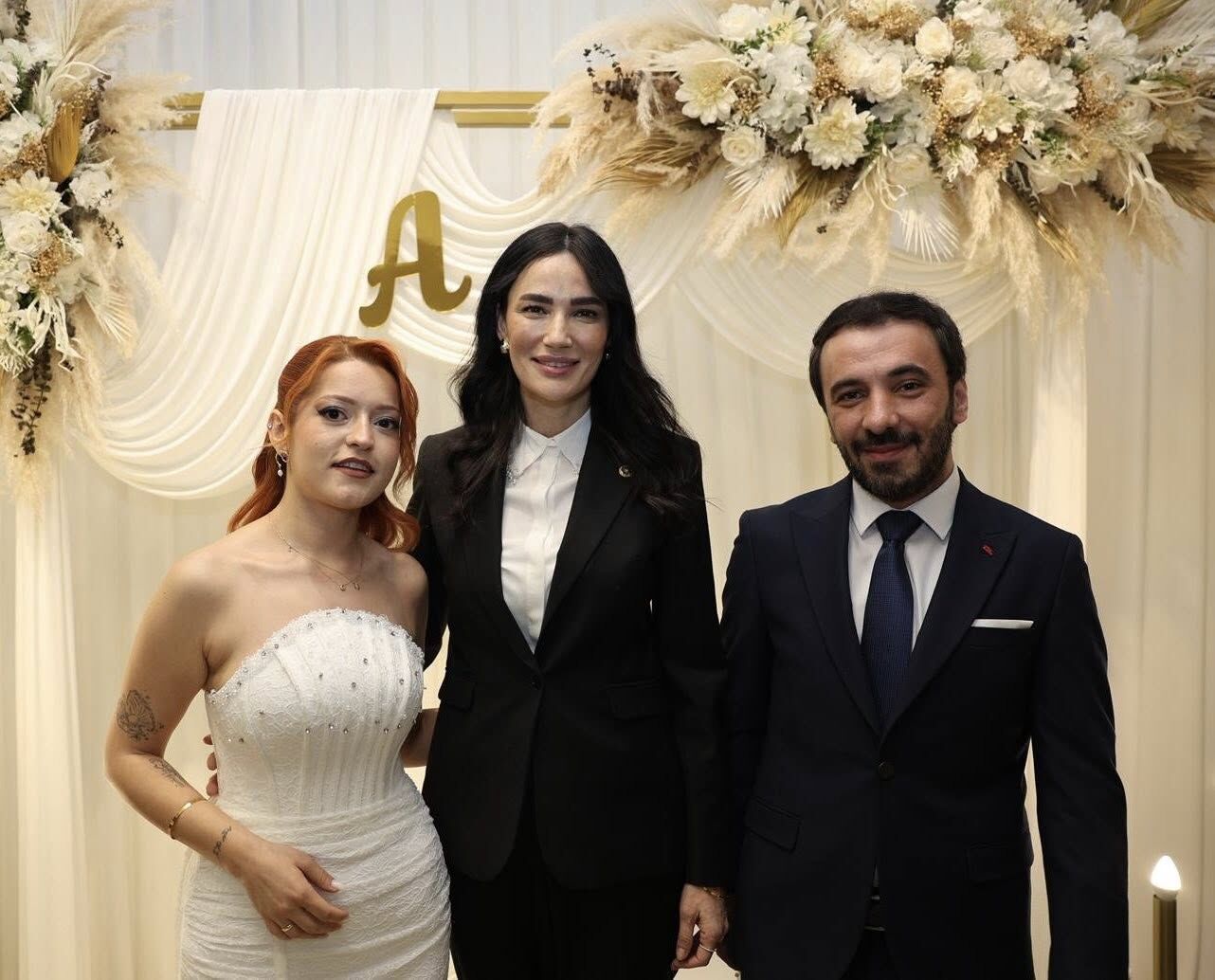 Matematik Ogretmeni Ciftin Nisan Kurdelesini Milletvekili Saribas Kesti 648969 F2E76C3Cf11F9776Bd8Ccf450F4E24Cb