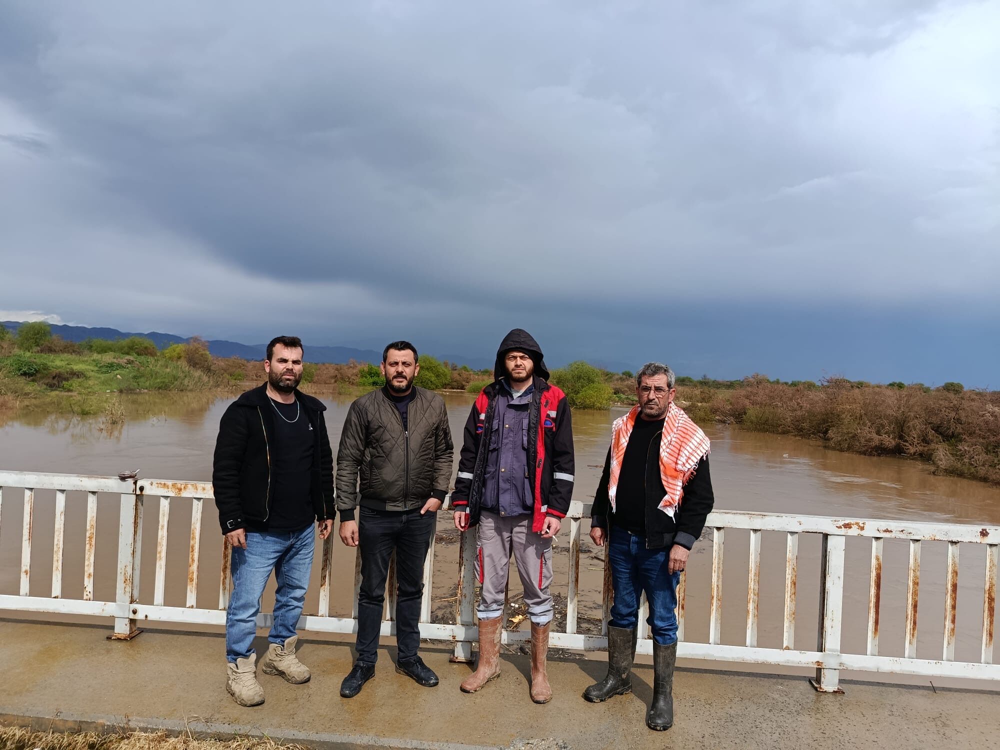 Menderes Germencikte Tasti 10 Bin Donum Tarim Arazisi Sular Altinda 650826 04D6E553068B6734Fd13A0Bbedc3D37C