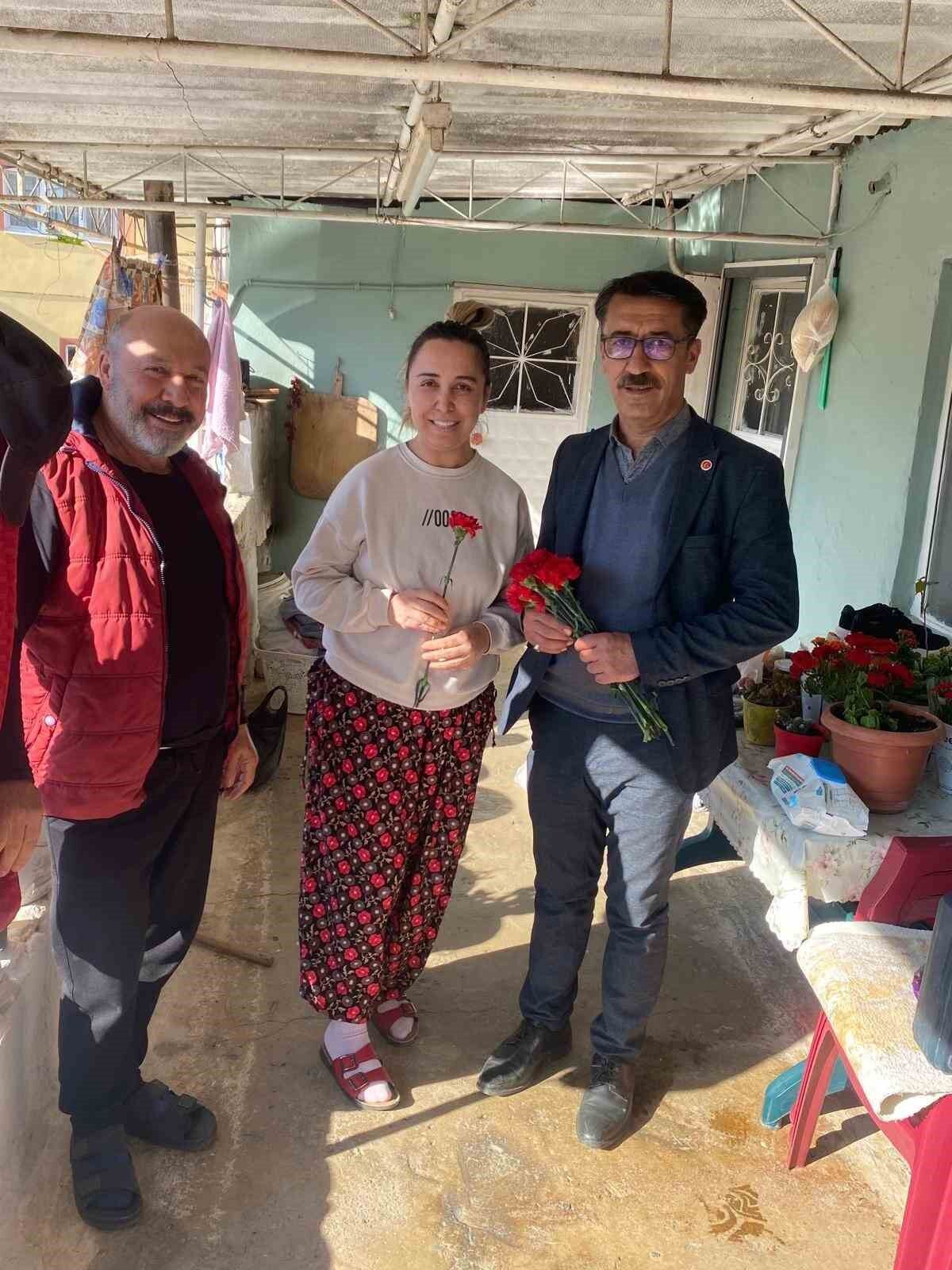 Meseli Mahalle Muhtari Yavuzdan Kadinlara 8 Mart Jesti 92B933De23Dcb5Cfc6A4A864592D775F