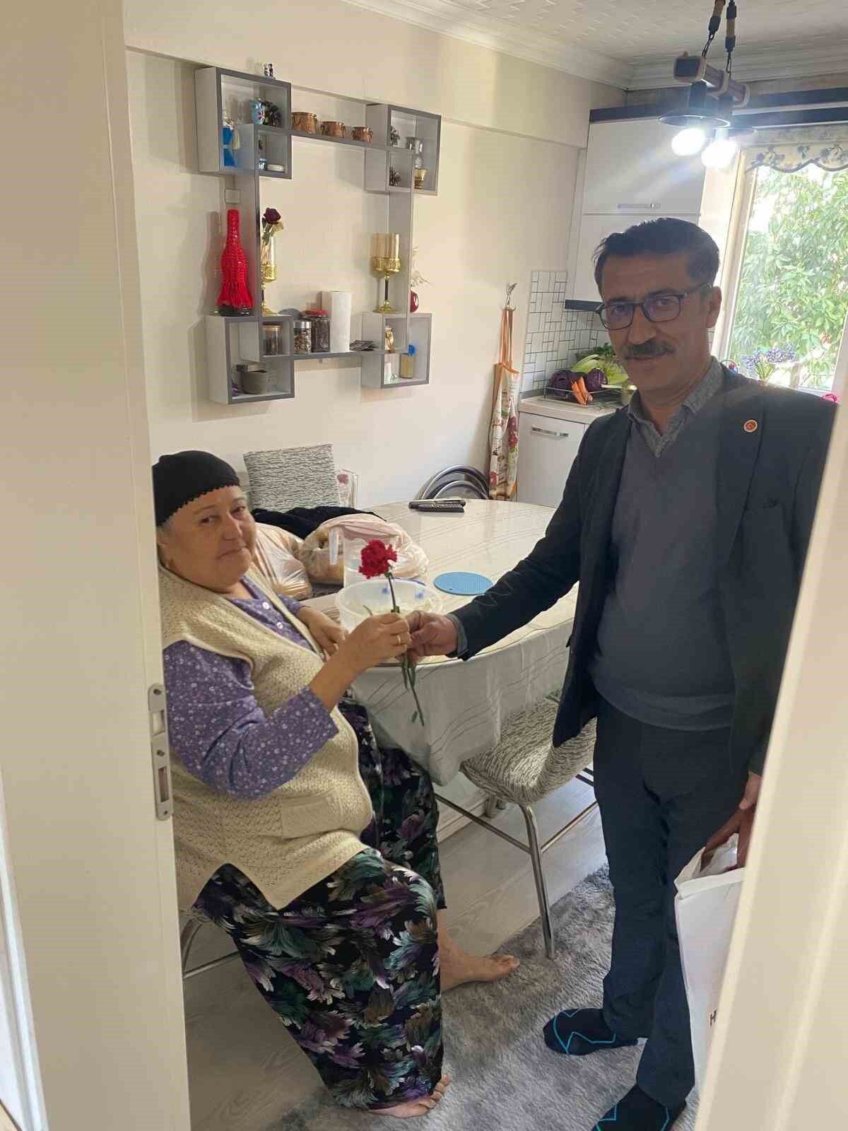 Meseli Mahalle Muhtari Yavuzdan Kadinlara 8 Mart Jesti C9Fdc39B40E8C2Ac459B3A1637A8Cfff