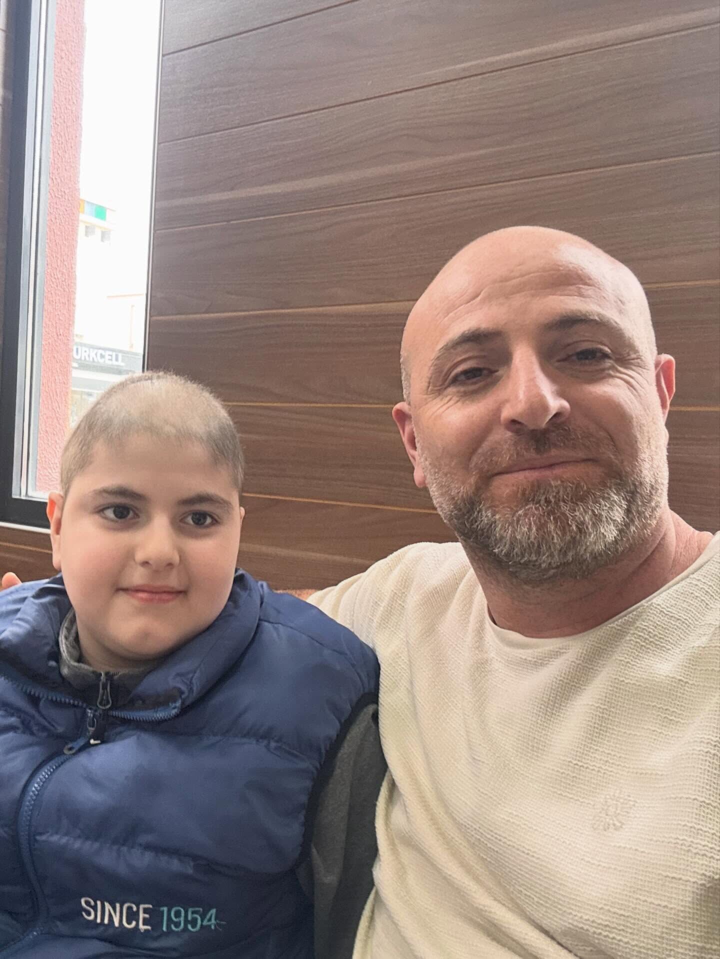 Minik Egenin Yasam Savasi Babasiyla El Ele Mucizeye Kosuyor 648658 2Bdba11B1Ebe7Bfbd69Beb1B3B1F3B78