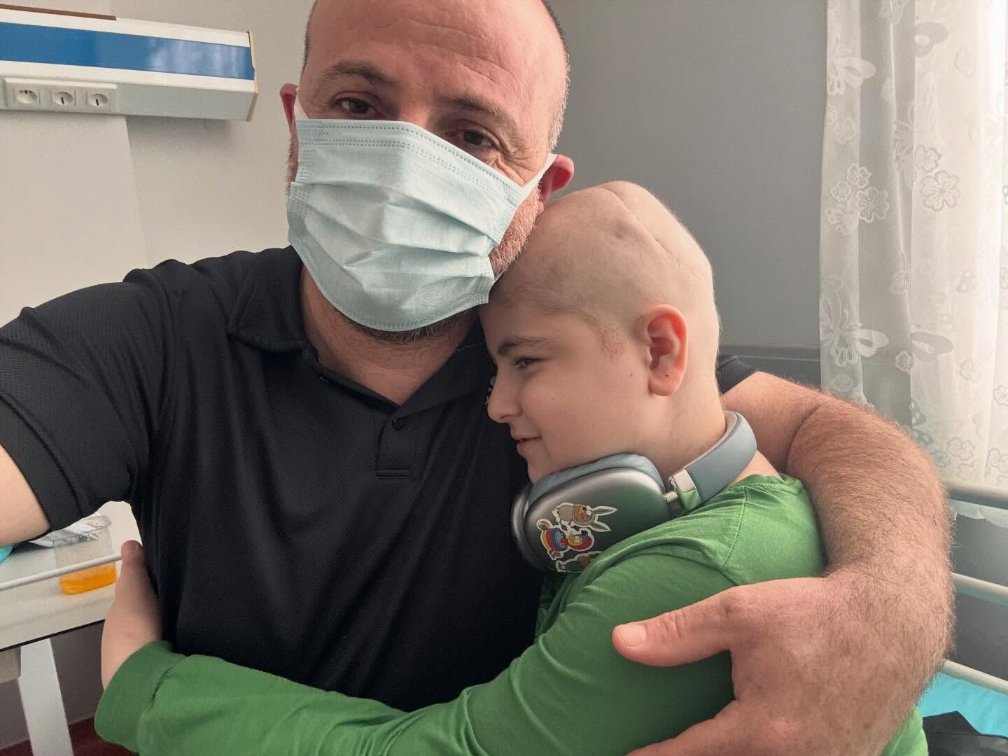 Minik Egenin Yasam Savasi Babasiyla El Ele Mucizeye Kosuyor 648658 6Ceec9581363Ed5E17Cad92785541Aab