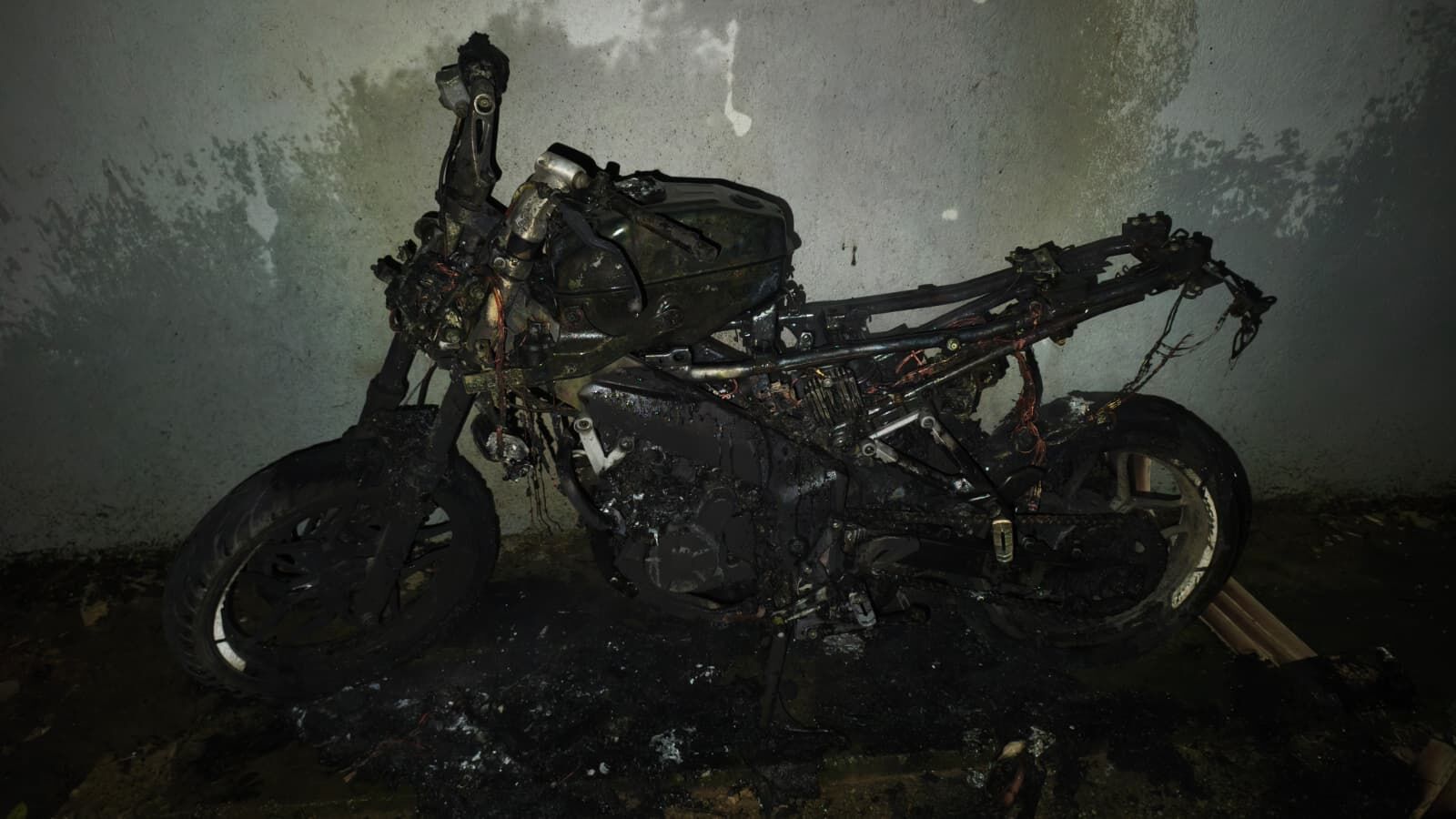 Motosiklet Yangini Eve Sicriyordu Nazilli Geceyi Ucuz Atlatti 643924 E14173794Ff0D76Aa7C1C3A45D5179Af