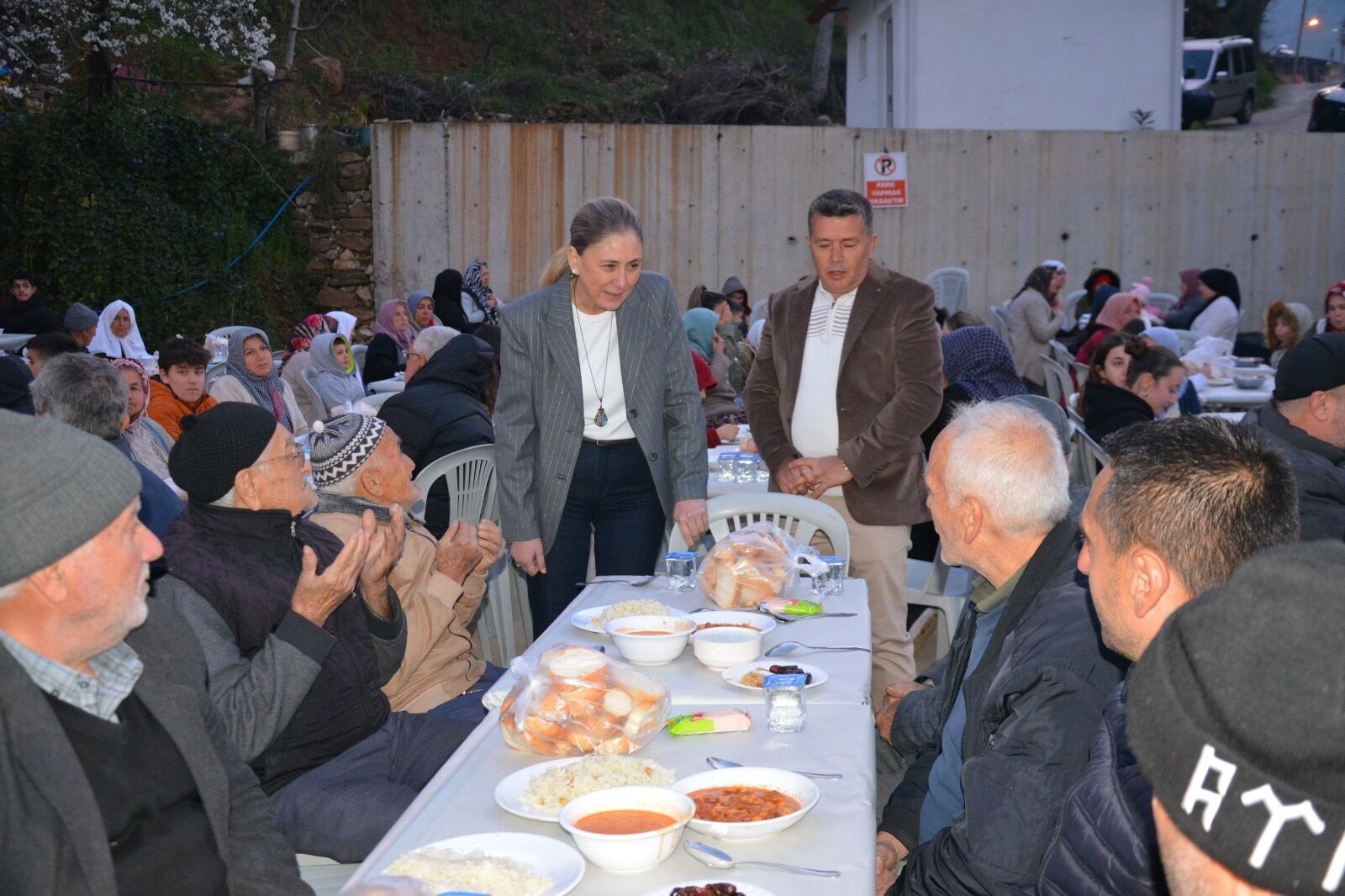 Nazilli Hisarcikta Imece Usulu Iftar Nazillinin 650 Rakimli Kirsal Mahallesinde Binlerce Kisi Ayni Sofrada Bulustu 647419 42F30827006D72609Dab89B2C1E360Ed