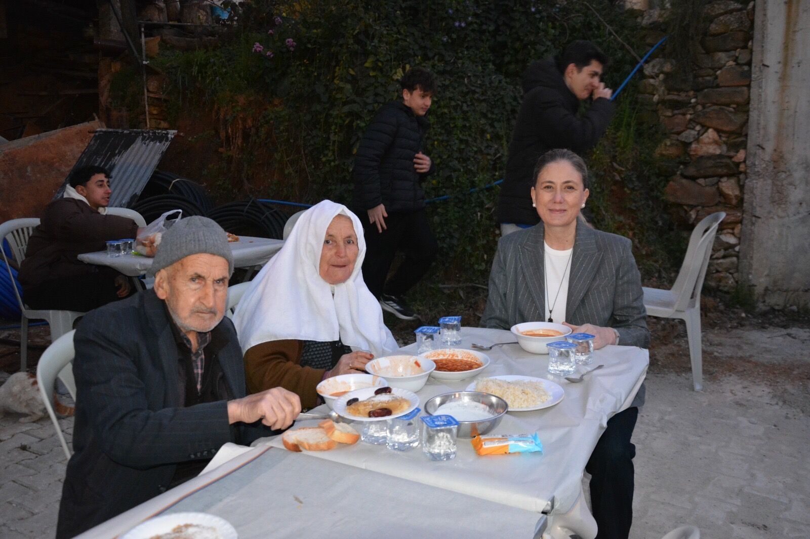 Nazilli Hisarcikta Imece Usulu Iftar Nazillinin 650 Rakimli Kirsal Mahallesinde Binlerce Kisi Ayni Sofrada Bulustu 647419 6Bfc606Cc9F66B805Def2548206984B2