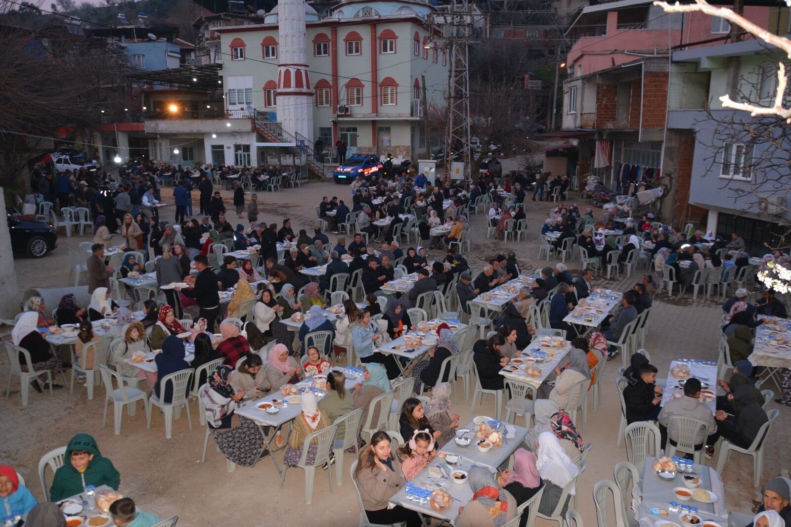 Nazilli Hisarcikta Imece Usulu Iftar Nazillinin 650 Rakimli Kirsal Mahallesinde Binlerce Kisi Ayni Sofrada Bulustu 647419 D9052977Aa51090B77D0D643A27F10E8